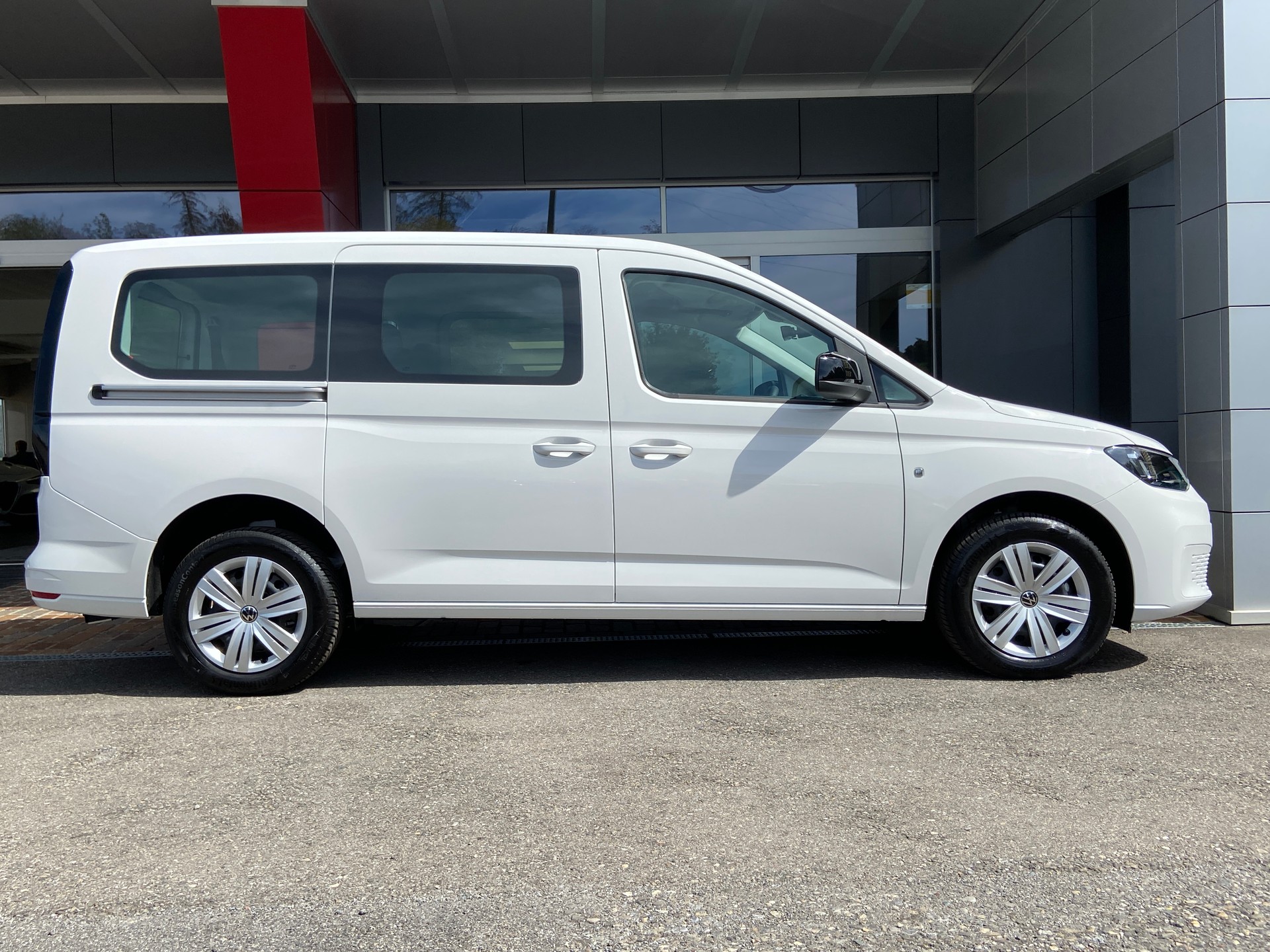 VW Caddy Maxi Kombi 2.0 TDi DSG Rollstuhltransport 5+1 Plätze-image-21