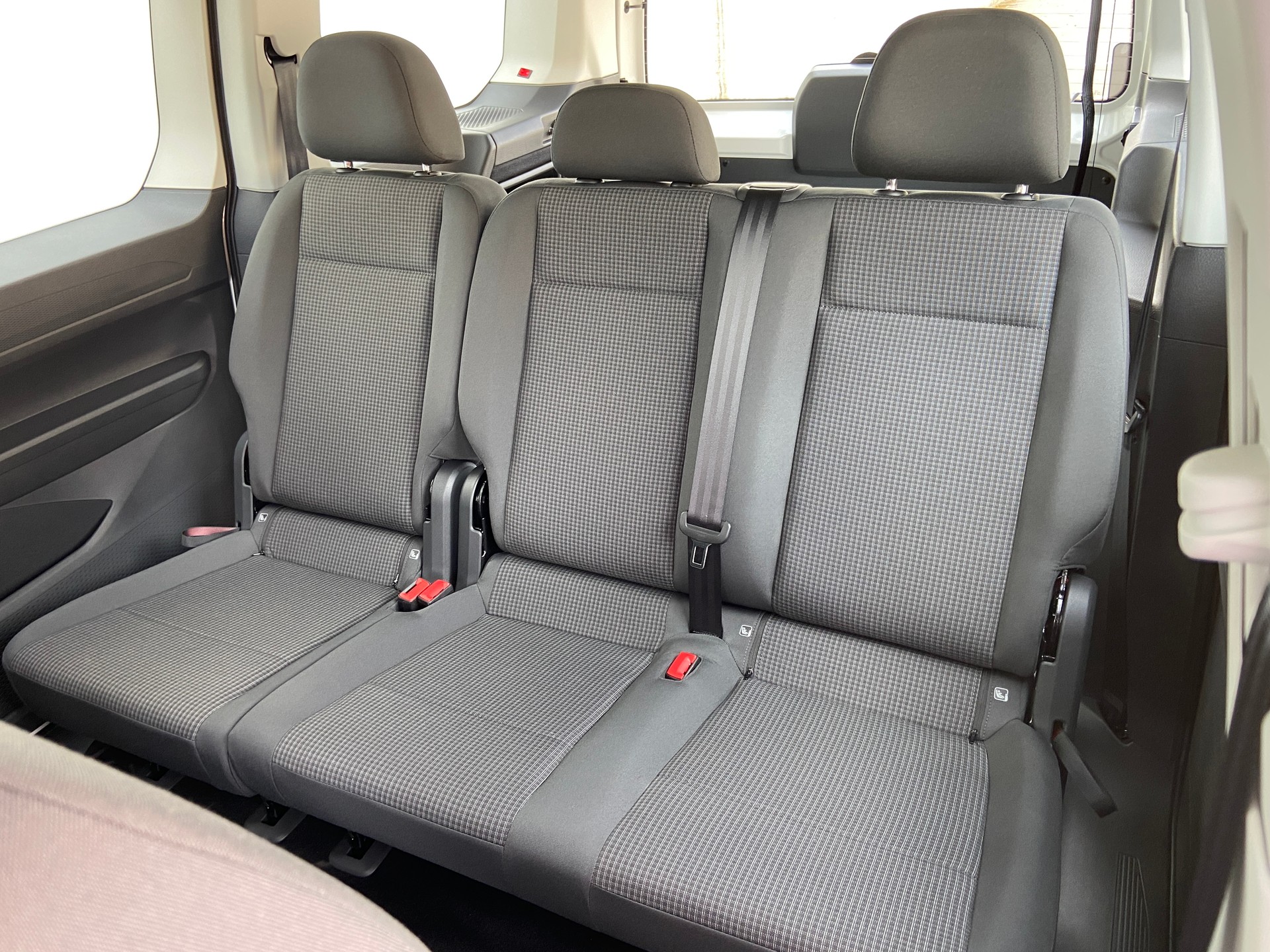 VW Caddy Maxi Kombi 2.0 TDi DSG Rollstuhltransport 5+1 Plätze-image-8