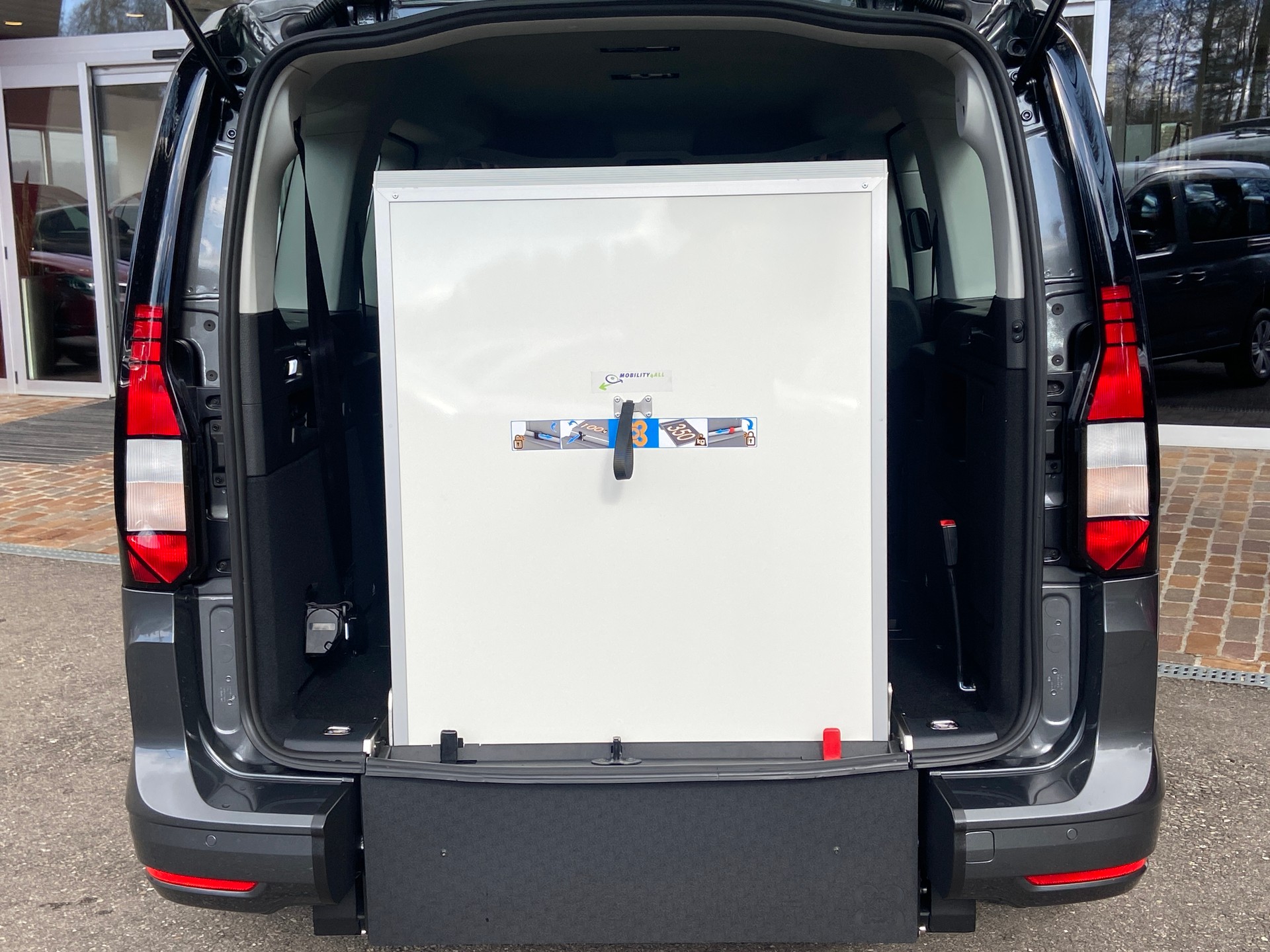 VW Caddy Maxi Kombi 2.0 TDi DSG Rollstuhltransport 5+1 Plätze-image-21