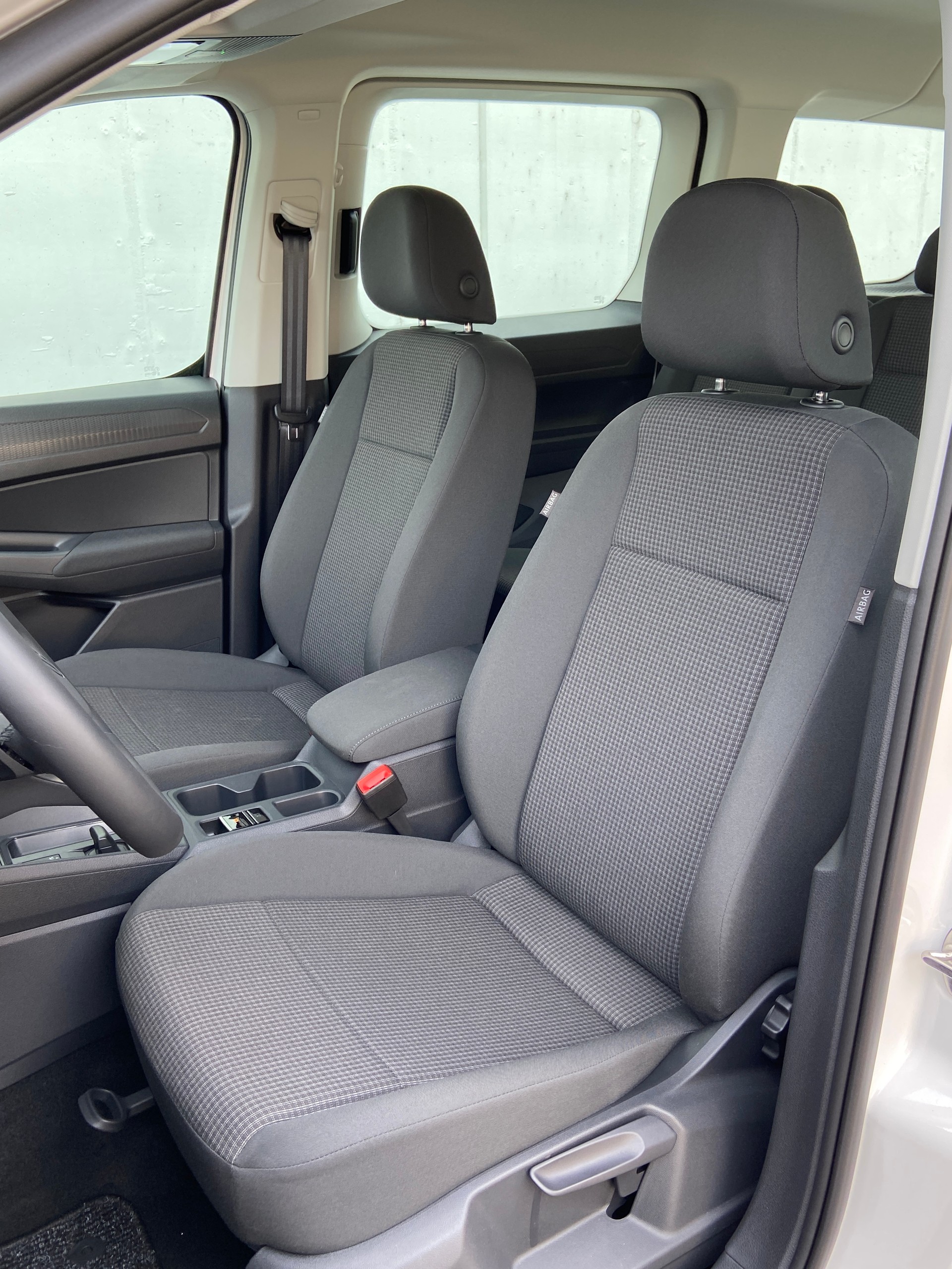 VW Caddy Maxi Kombi 2.0 TDi DSG Rollstuhltransport 5+1 Plätze-image-6