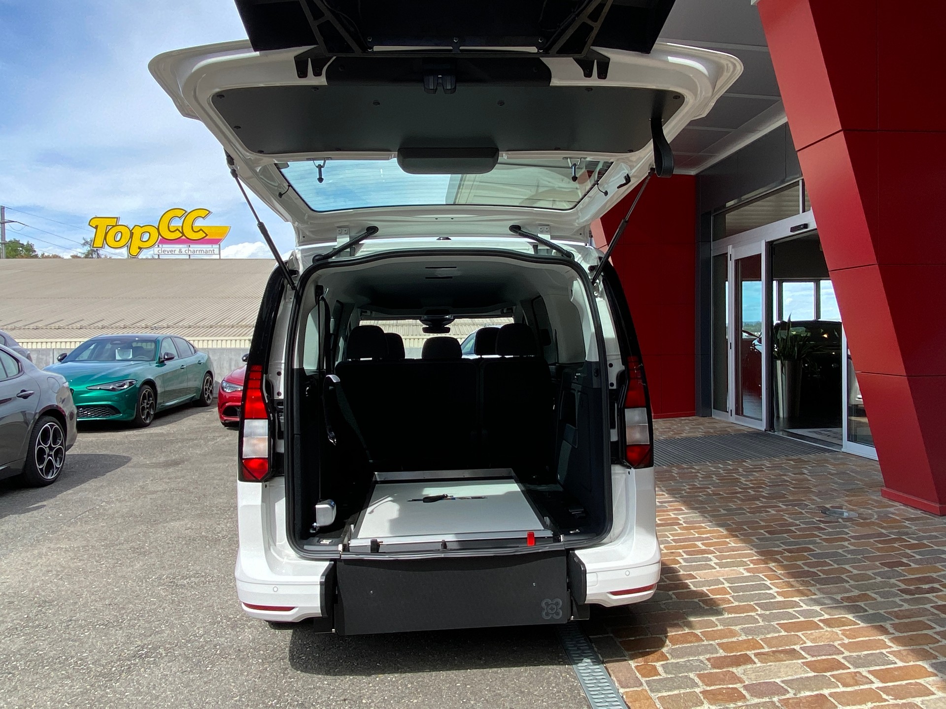 VW Caddy Maxi Kombi 2.0 TDi DSG Rollstuhltransport 5+1 Plätze-image-17