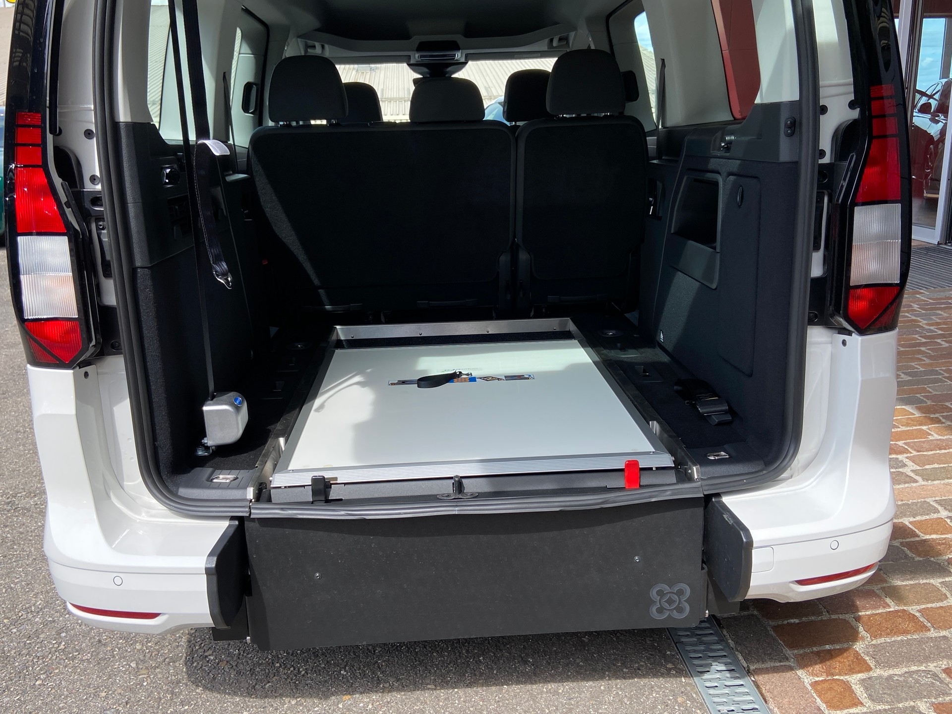 VW Caddy Maxi Kombi 2.0 TDi DSG Rollstuhltransport 5+1 Plätze-image-15