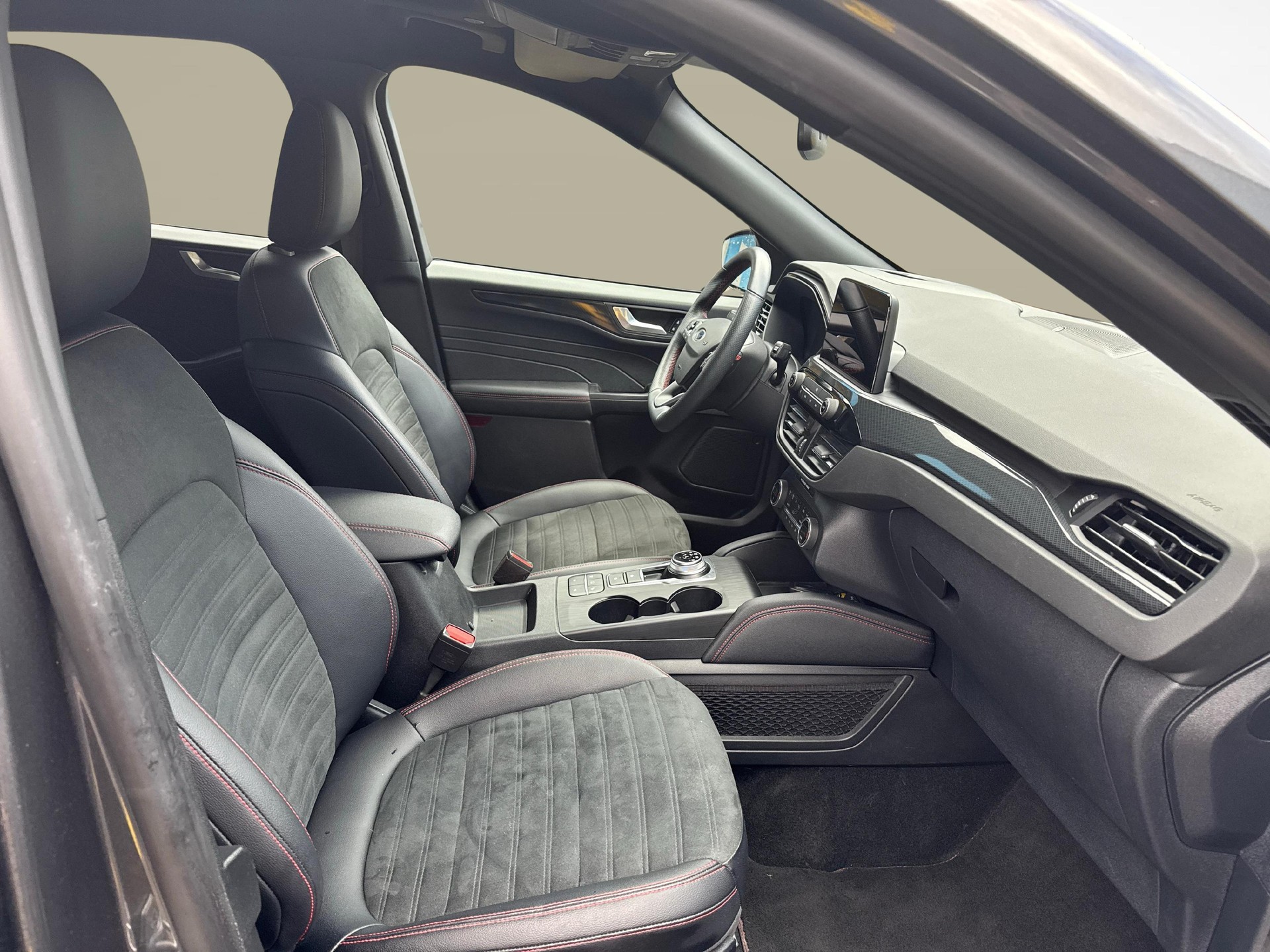 FORD Kuga 2.5 Plug-in Hybrid ST-Line X-image-9