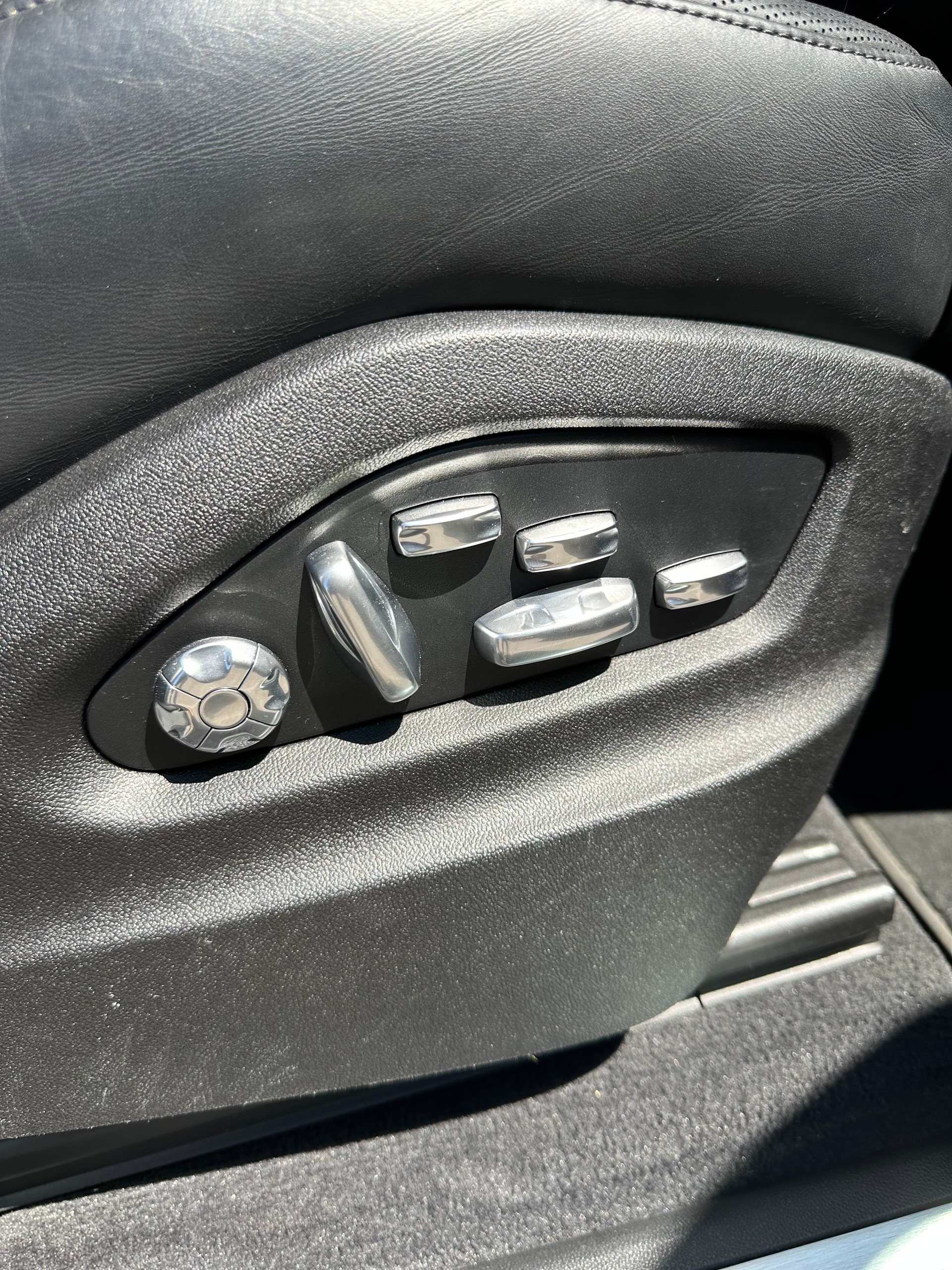 PORSCHE Cayenne Turbo-image-4
