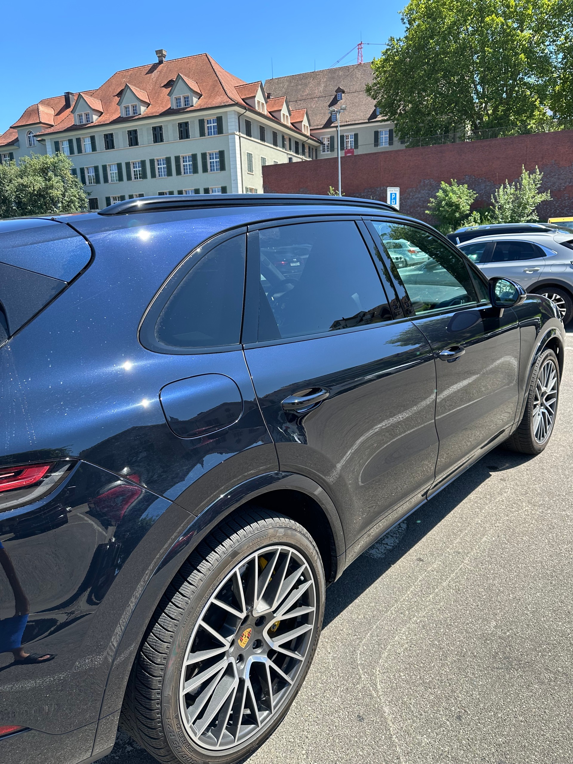 PORSCHE Cayenne Turbo-image-1