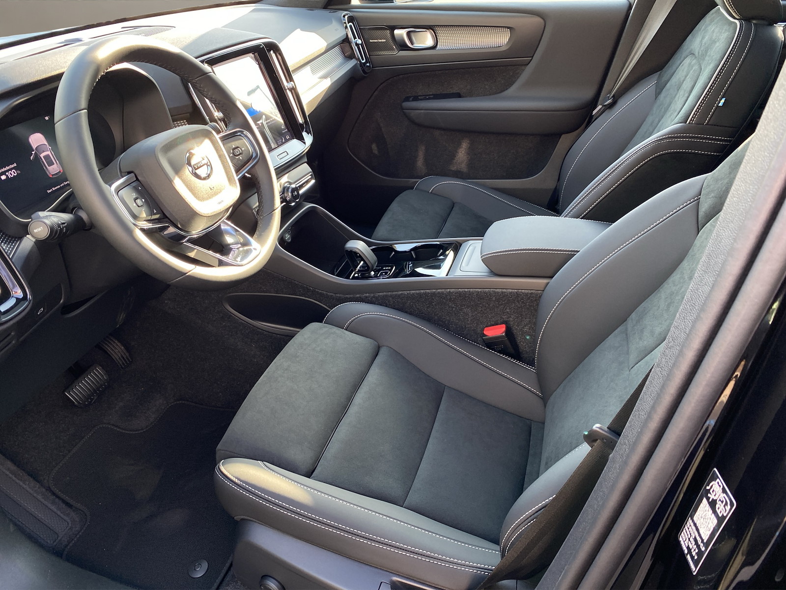 VOLVO EX40 Twin XCENTRIC Edition AWD-image-8
