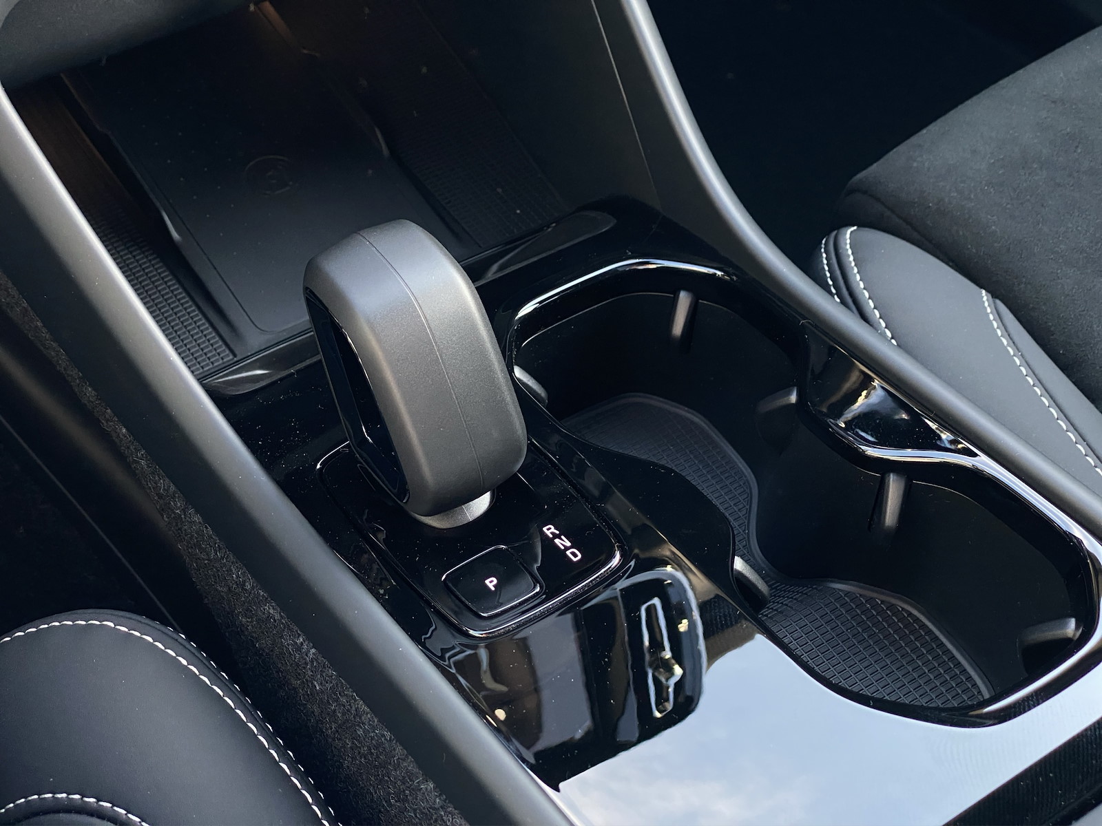 VOLVO EX40 Twin XCENTRIC Edition AWD-image-14