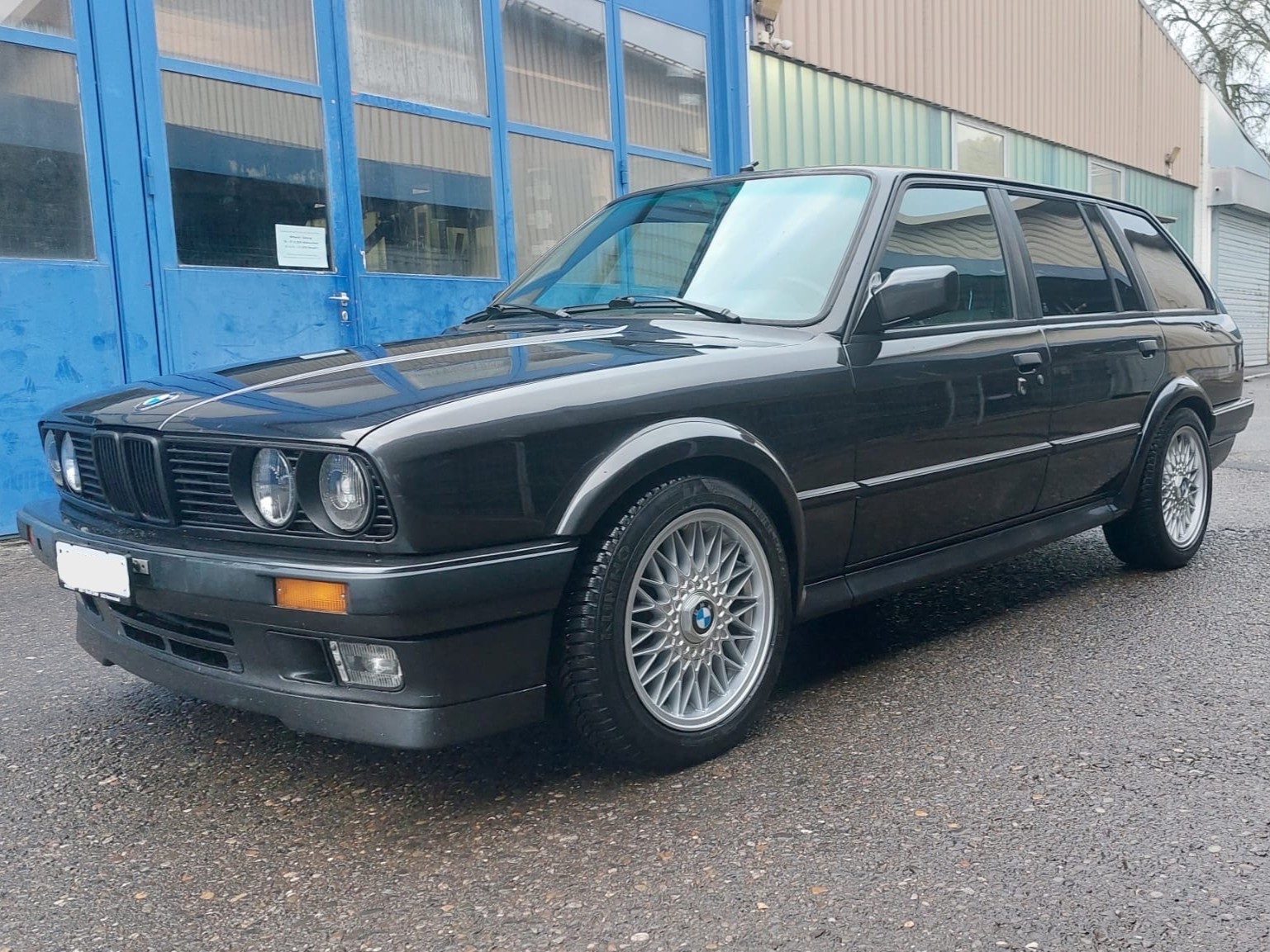 BMW 325iX Touring-image-1