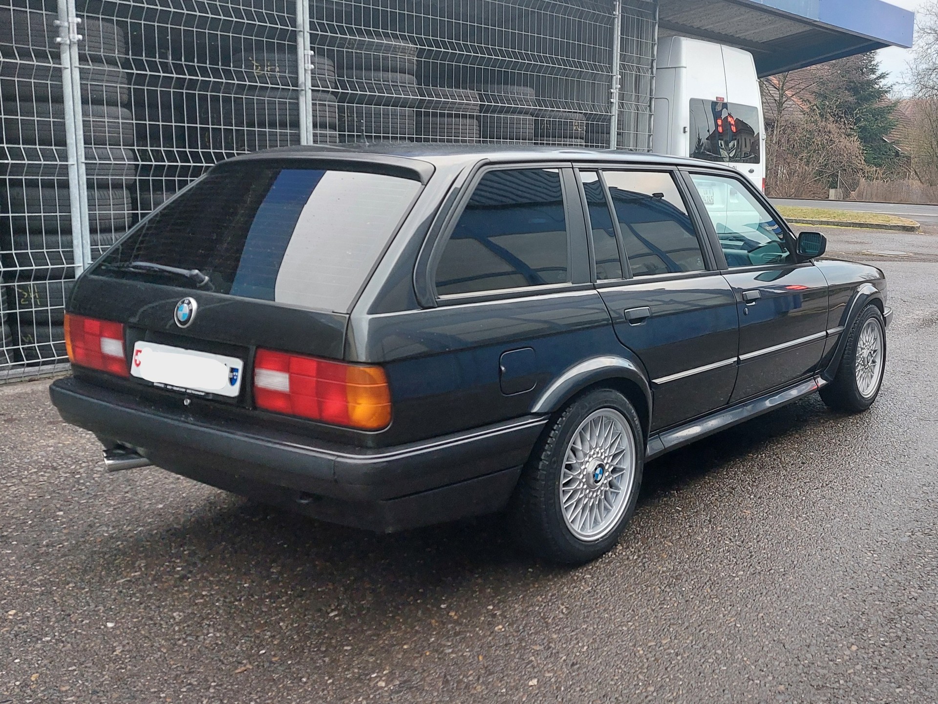 BMW 325iX Touring-image-3