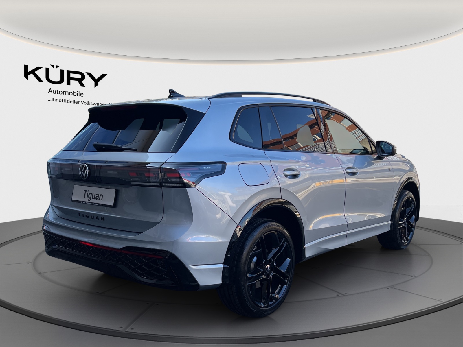 VW Tiguan 2.0 TSI DSG R-Line 4Motion-image-4