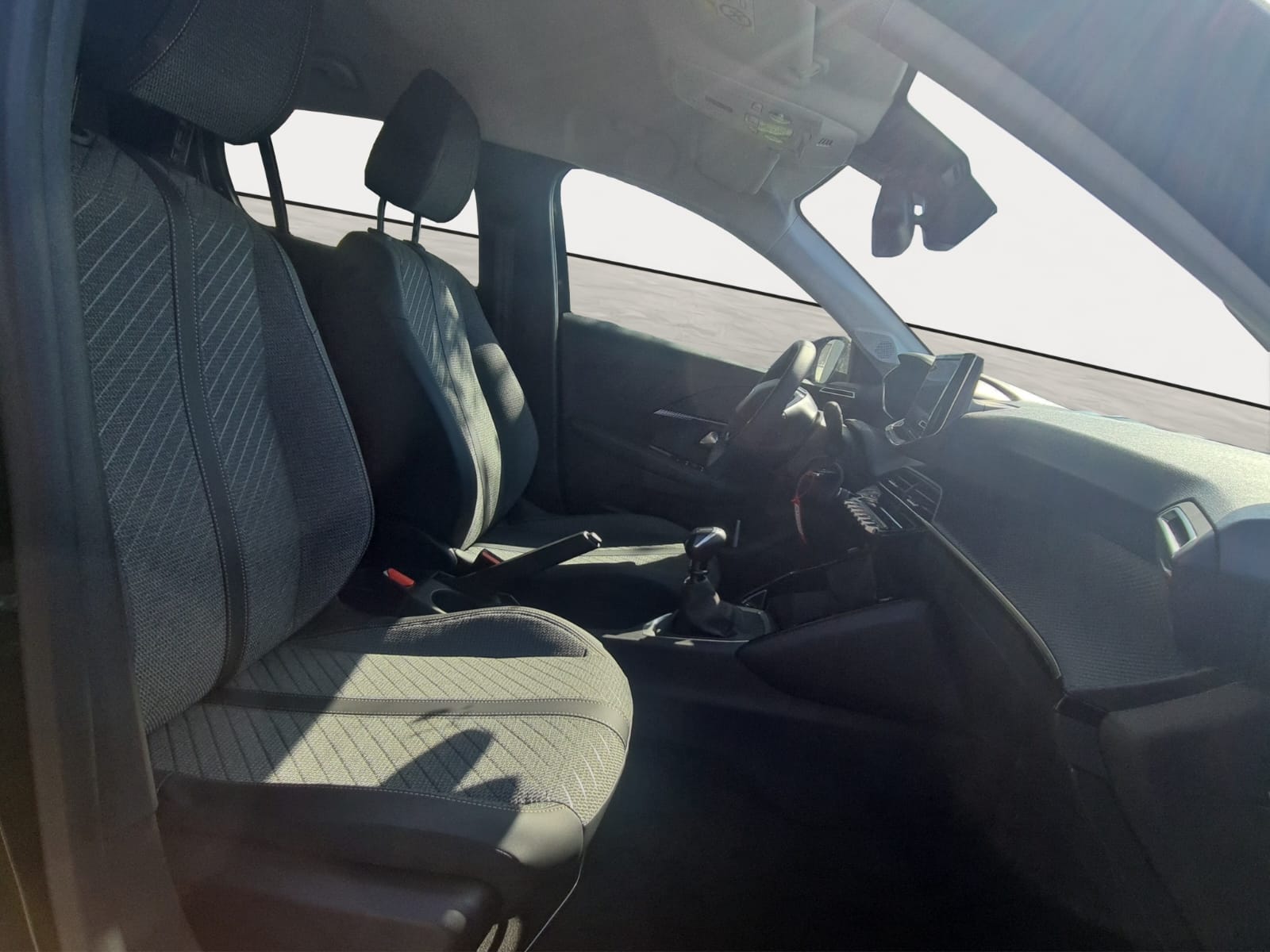 PEUGEOT 208 1.2 PureTech Allure-image-13