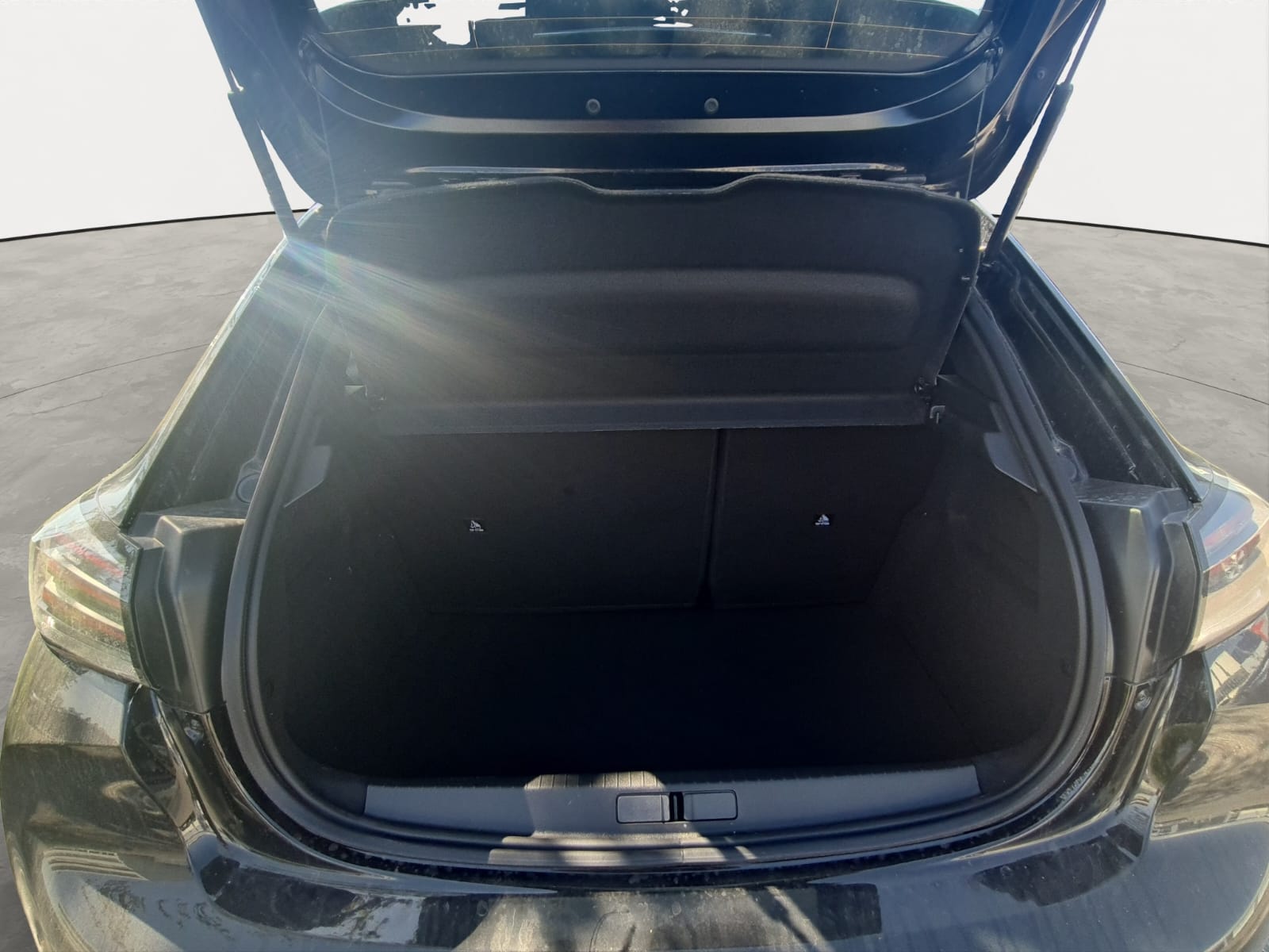 PEUGEOT 208 1.2 PureTech Allure-image-8