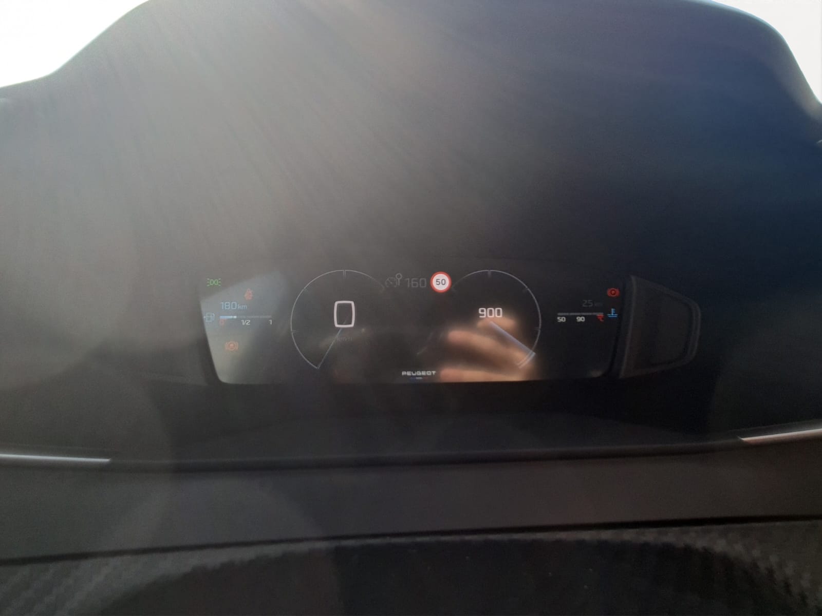 PEUGEOT 208 1.2 PureTech Allure-image-10