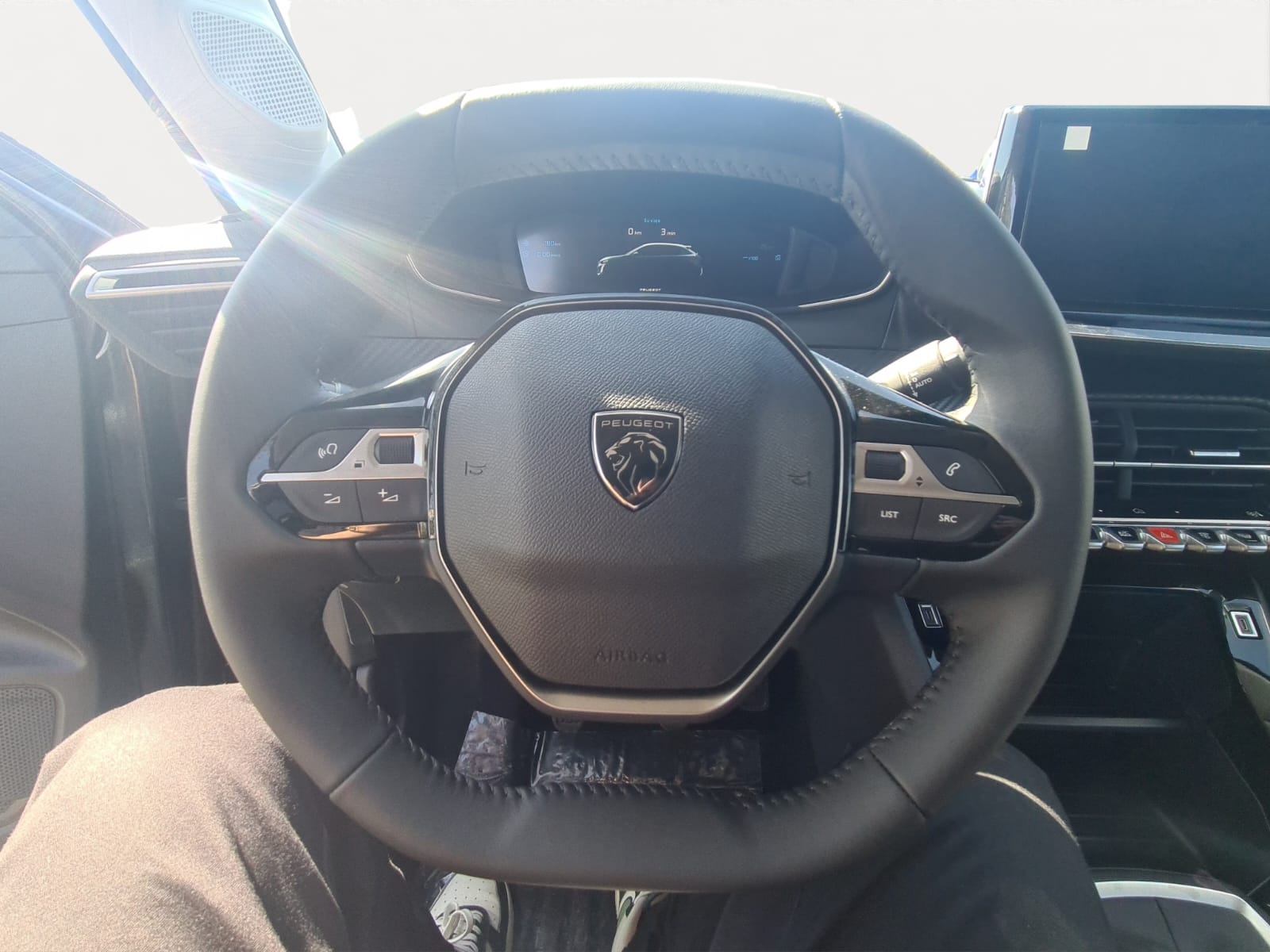 PEUGEOT 208 1.2 PureTech Allure-image-9