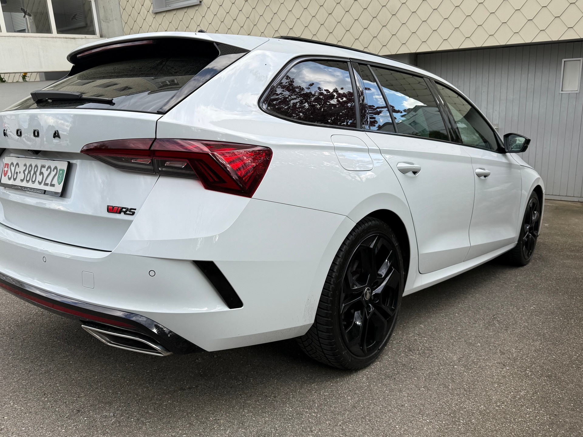 SKODA Octavia Combi 2.0 TDI DSG RS 4x4-image-2