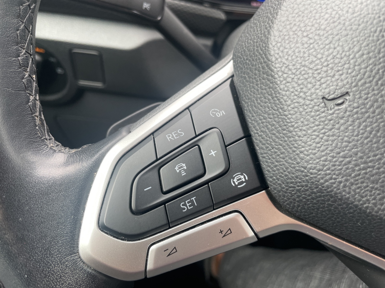 VW T-Cross 1.0 TSI Life DSG-image-15