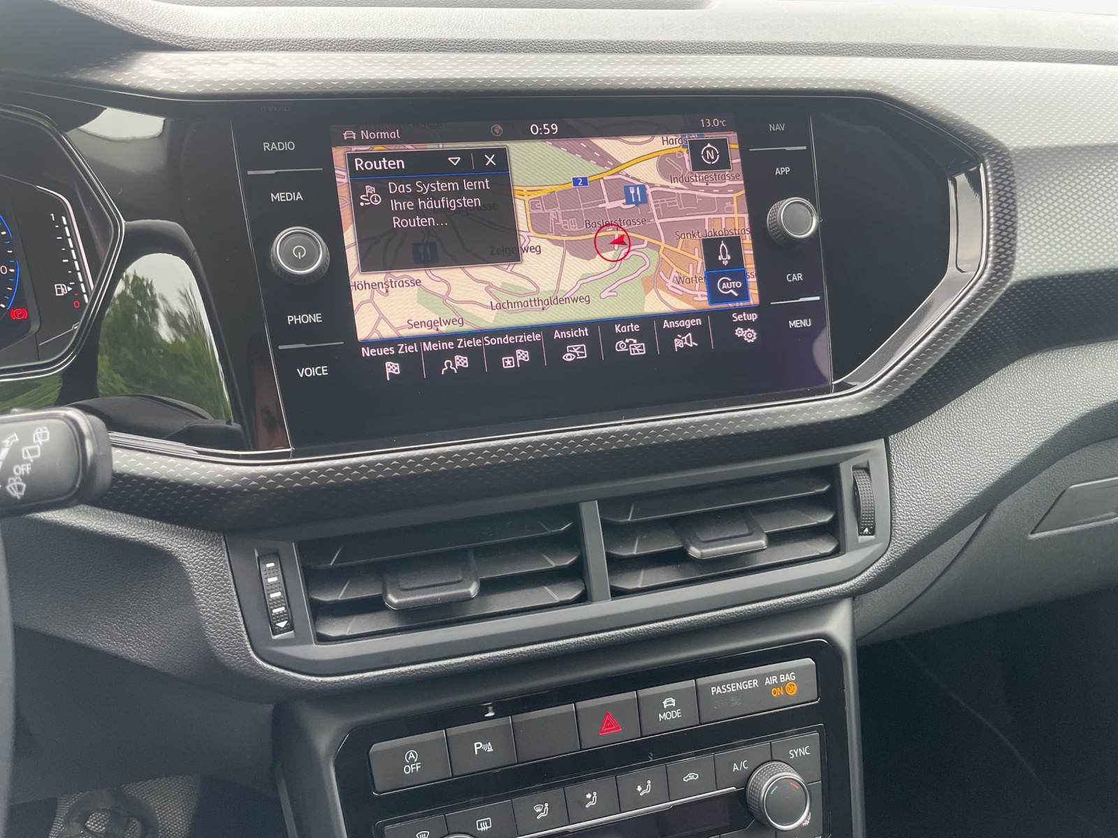 VW T-Cross 1.0 TSI Life DSG-image-10