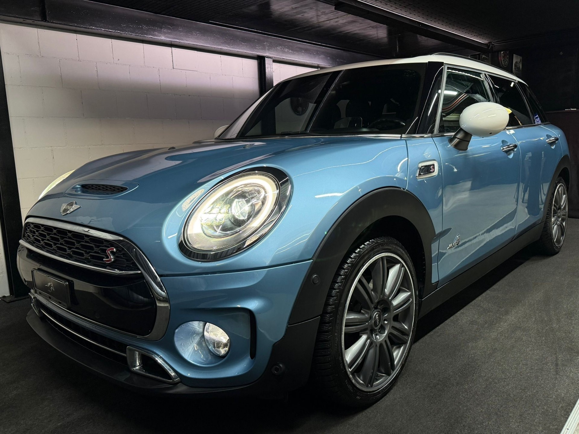 MINI Clubman Cooper S ALL4 Steptronic-image-1