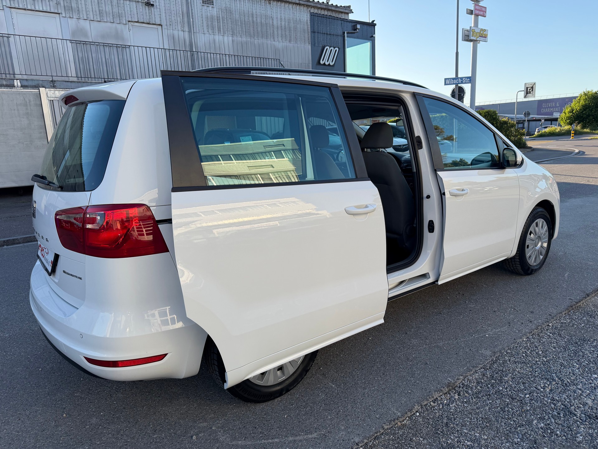 SEAT Alhambra 1.4 TSI Budget-image-16