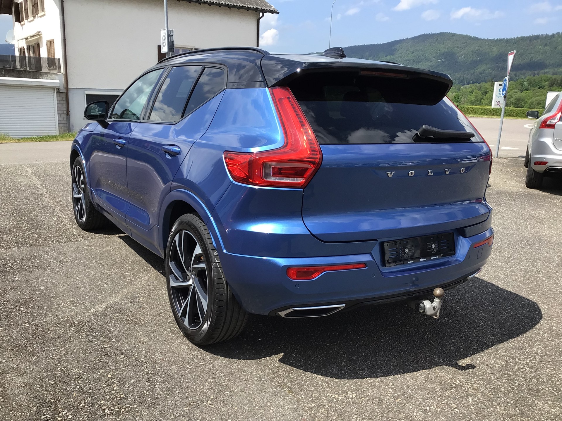 VOLVO XC40 D4 AWD R-Design Geartronic-image-4