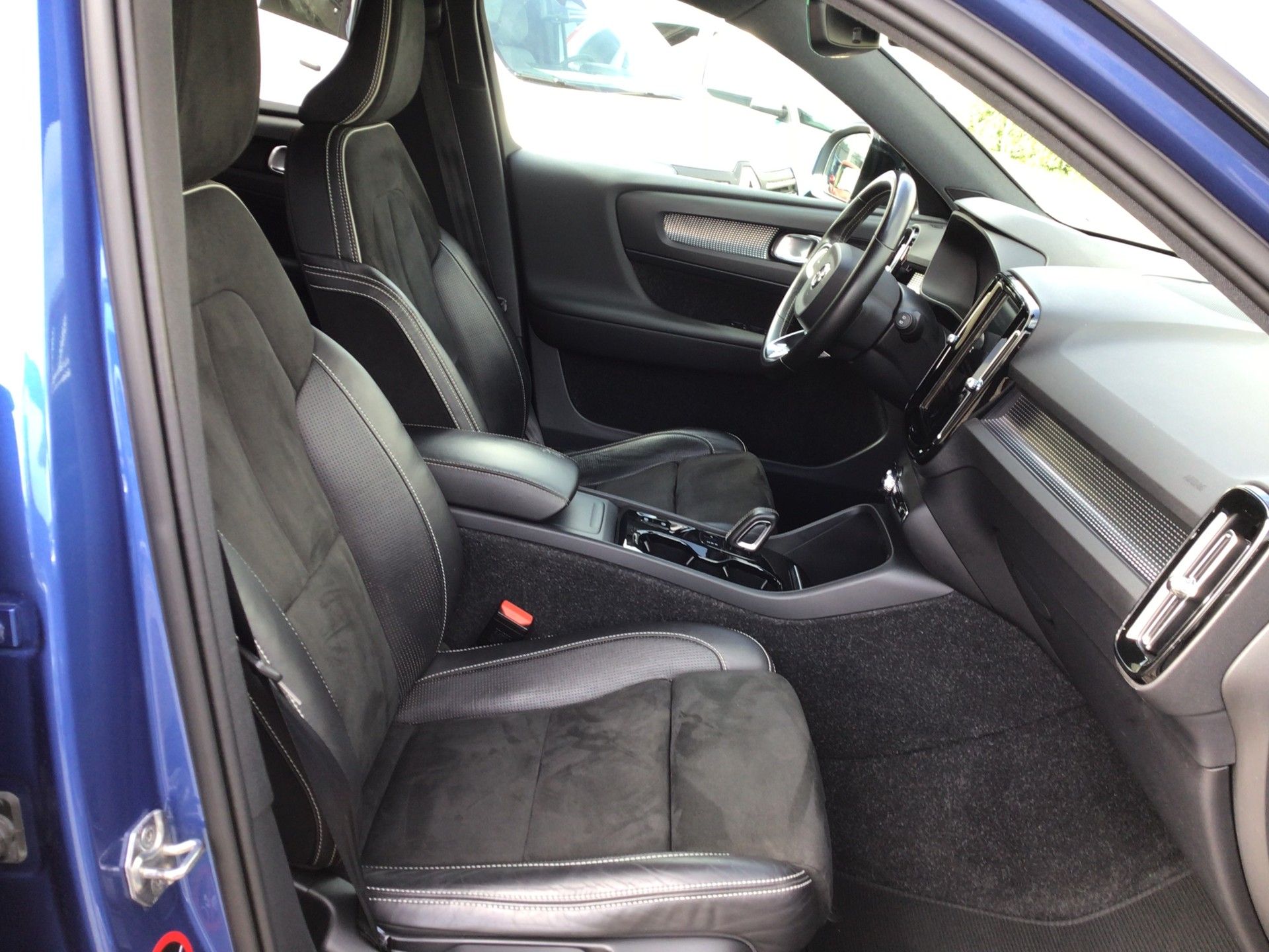 VOLVO XC40 D4 AWD R-Design Geartronic-image-7