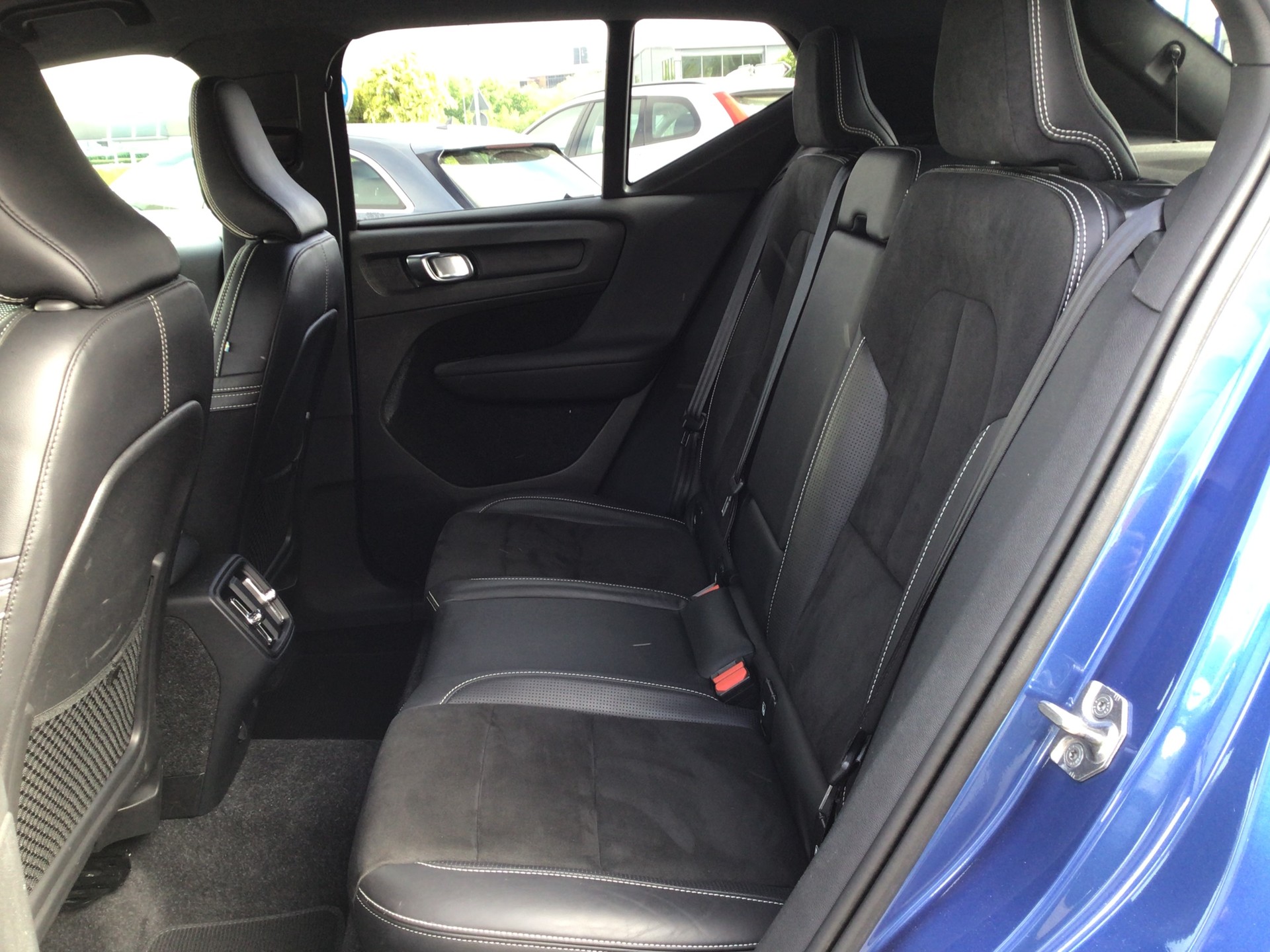VOLVO XC40 D4 AWD R-Design Geartronic-image-6