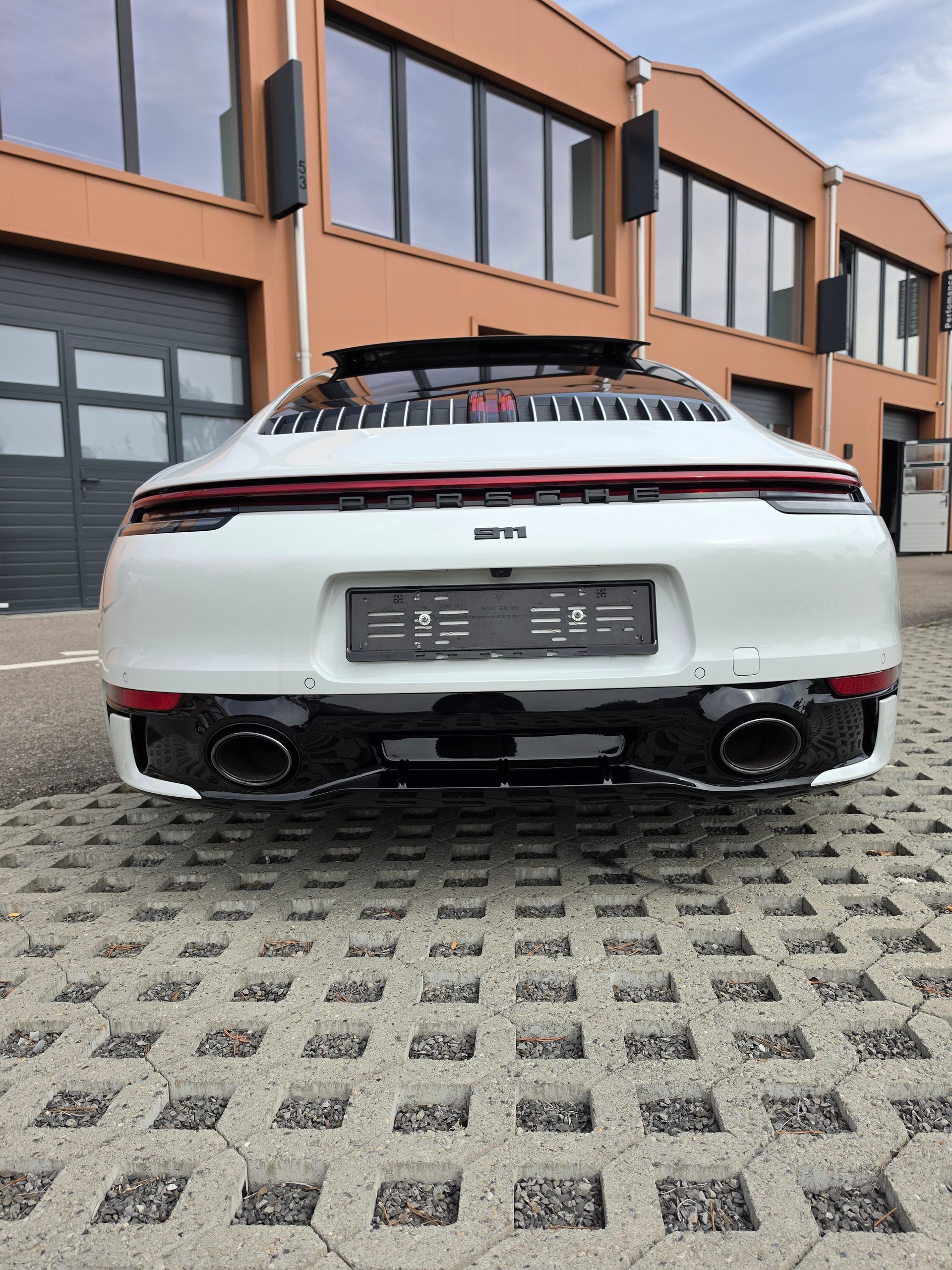 PORSCHE 911-image-7