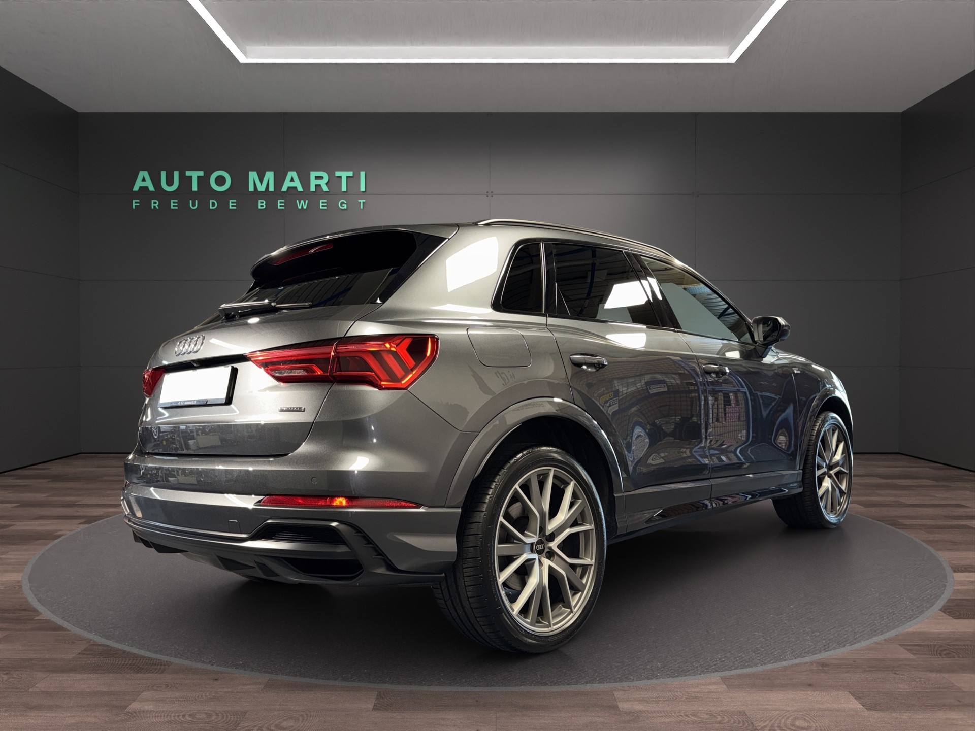 AUDI Q3 2.0 45 TFSI S line quattro S-Tronic-image-3