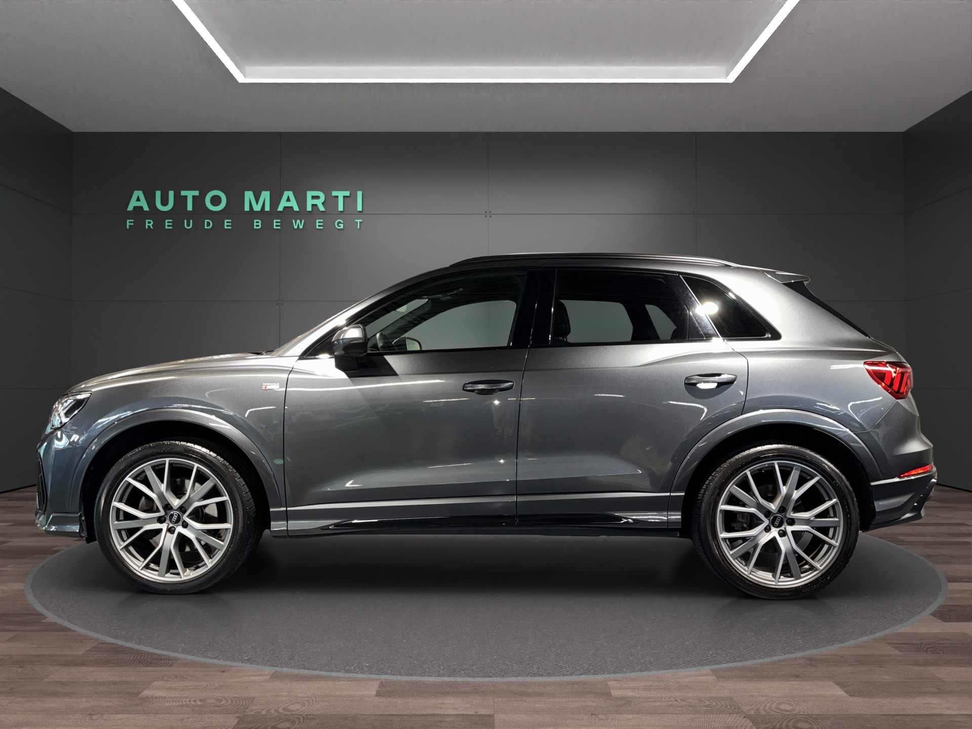 AUDI Q3 2.0 45 TFSI S line quattro S-Tronic-image-1