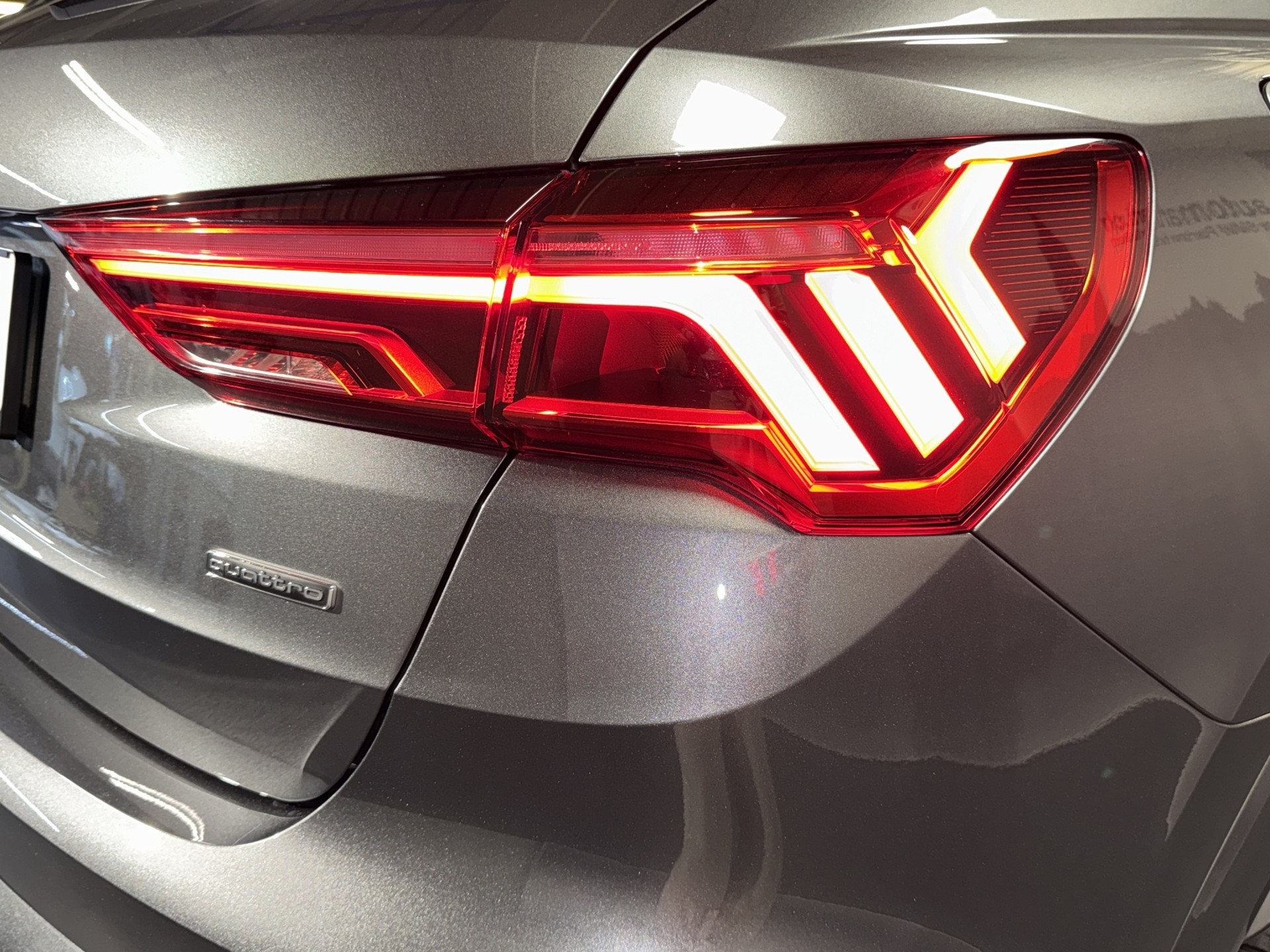 AUDI Q3 2.0 45 TFSI S line quattro S-Tronic-image-5