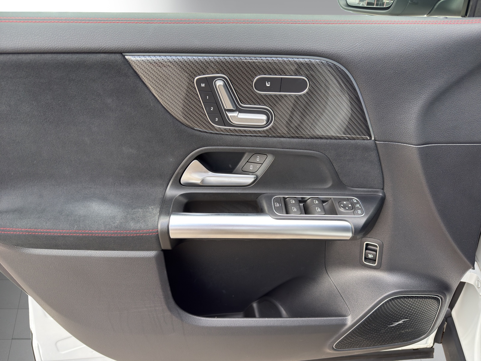 MERCEDES-BENZ GLA 45 S AMG 4Matic+-image-6