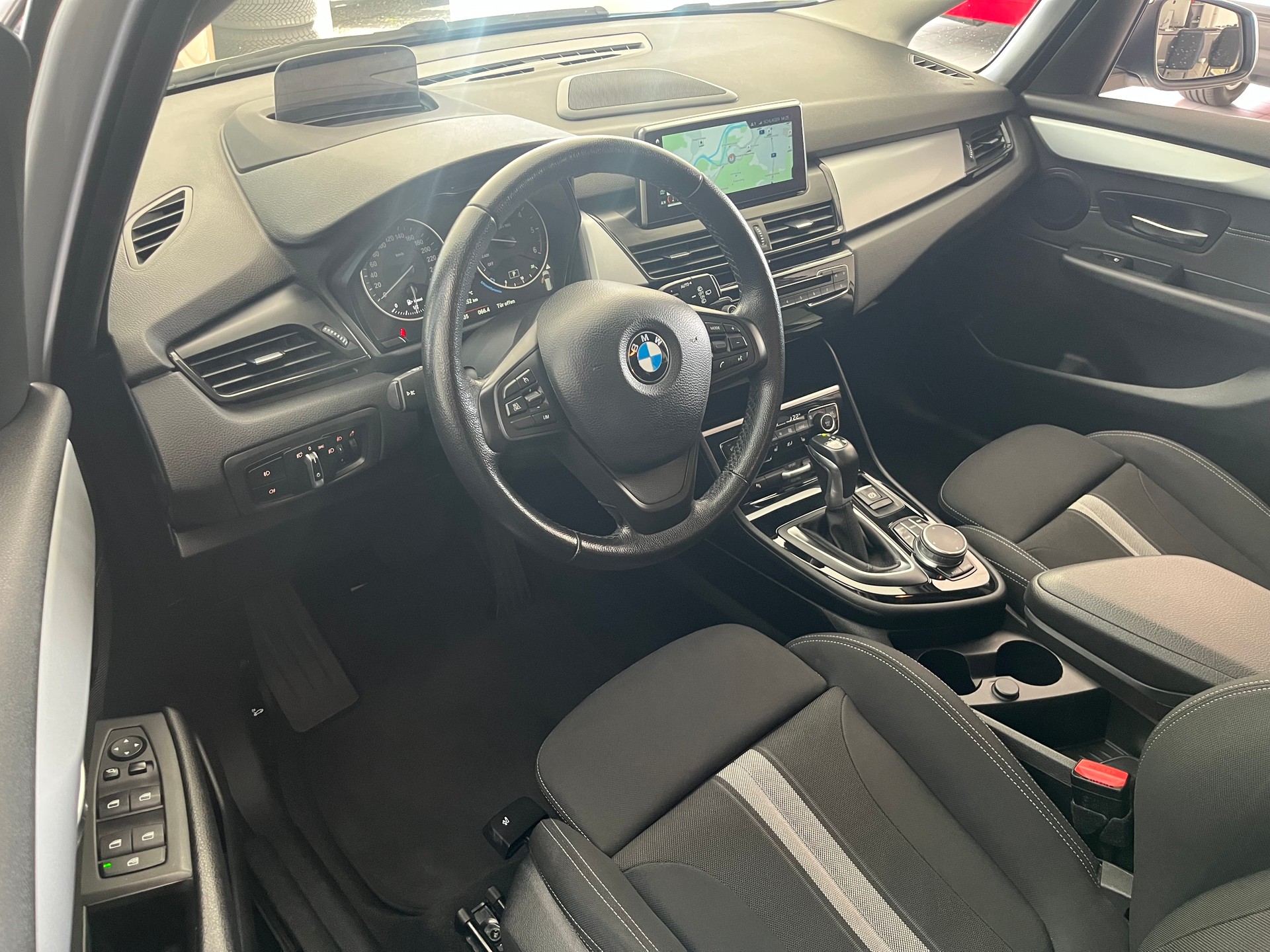 BMW 218d Gran Tourer Steptronic-image-8