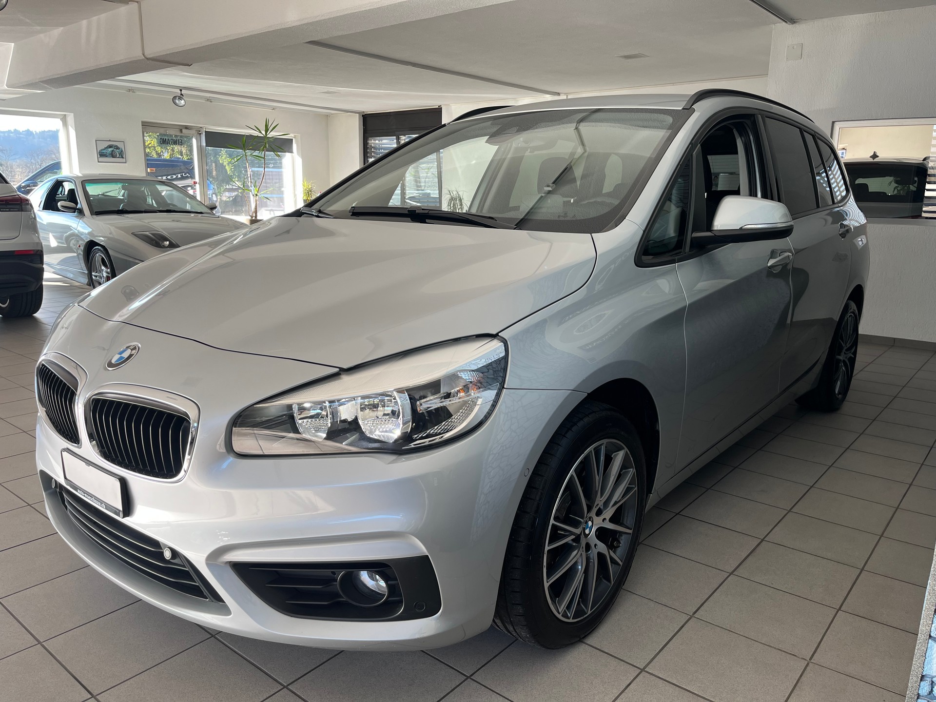 BMW 218d Gran Tourer Steptronic-image-4