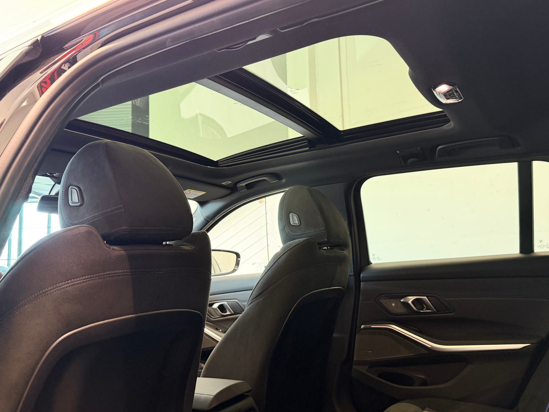BMW 330i Touring xDrive Steptronic M Sport Pro-image-16