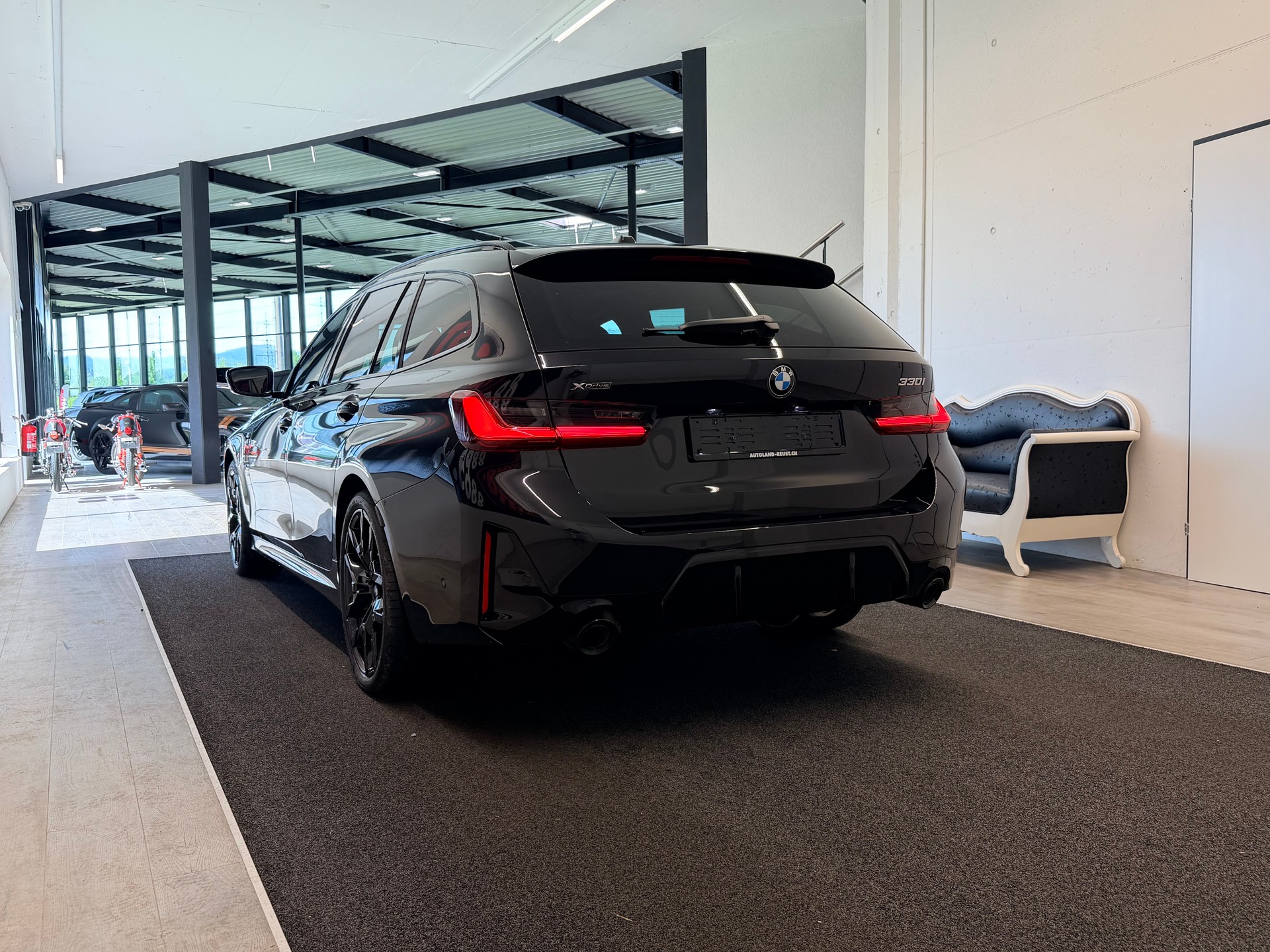 BMW 330i Touring xDrive Steptronic M Sport Pro-image-7