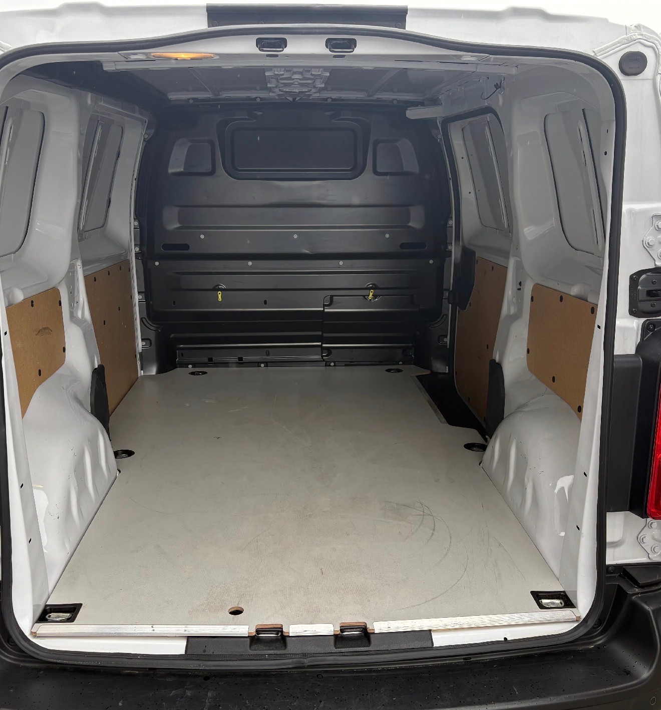 PEUGEOT Expert 2.0 BlueHDi 120 S&S Allure Standard-image-8