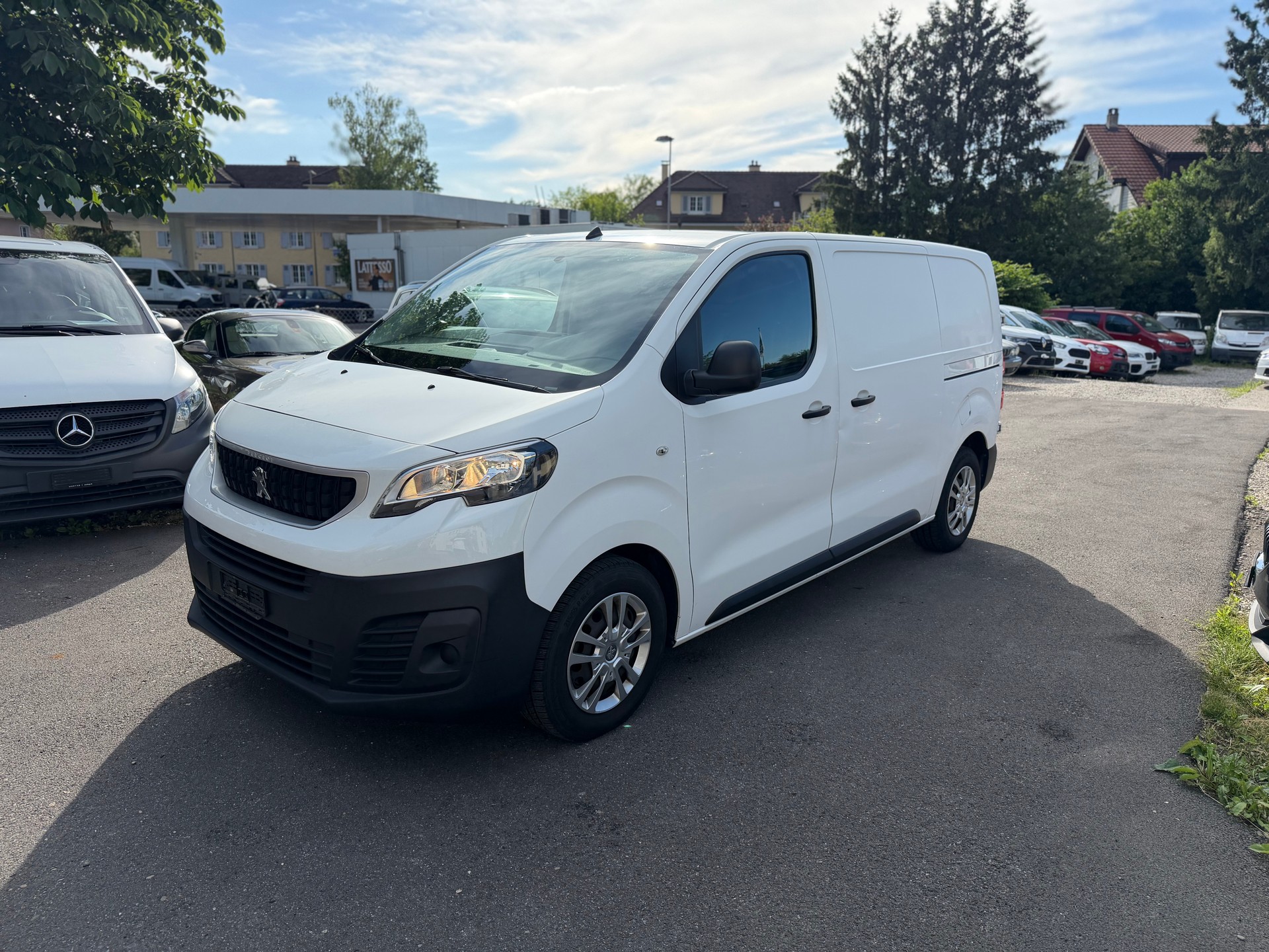PEUGEOT Expert 2.0 BlueHDi 120 S&S Allure Standard-image-1