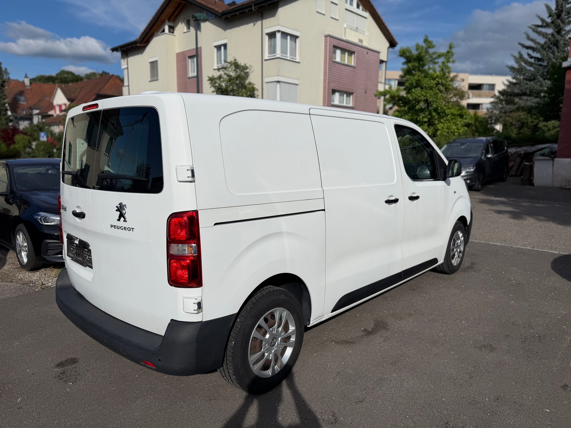 PEUGEOT Expert 2.0 BlueHDi 120 S&S Allure Standard-image-3