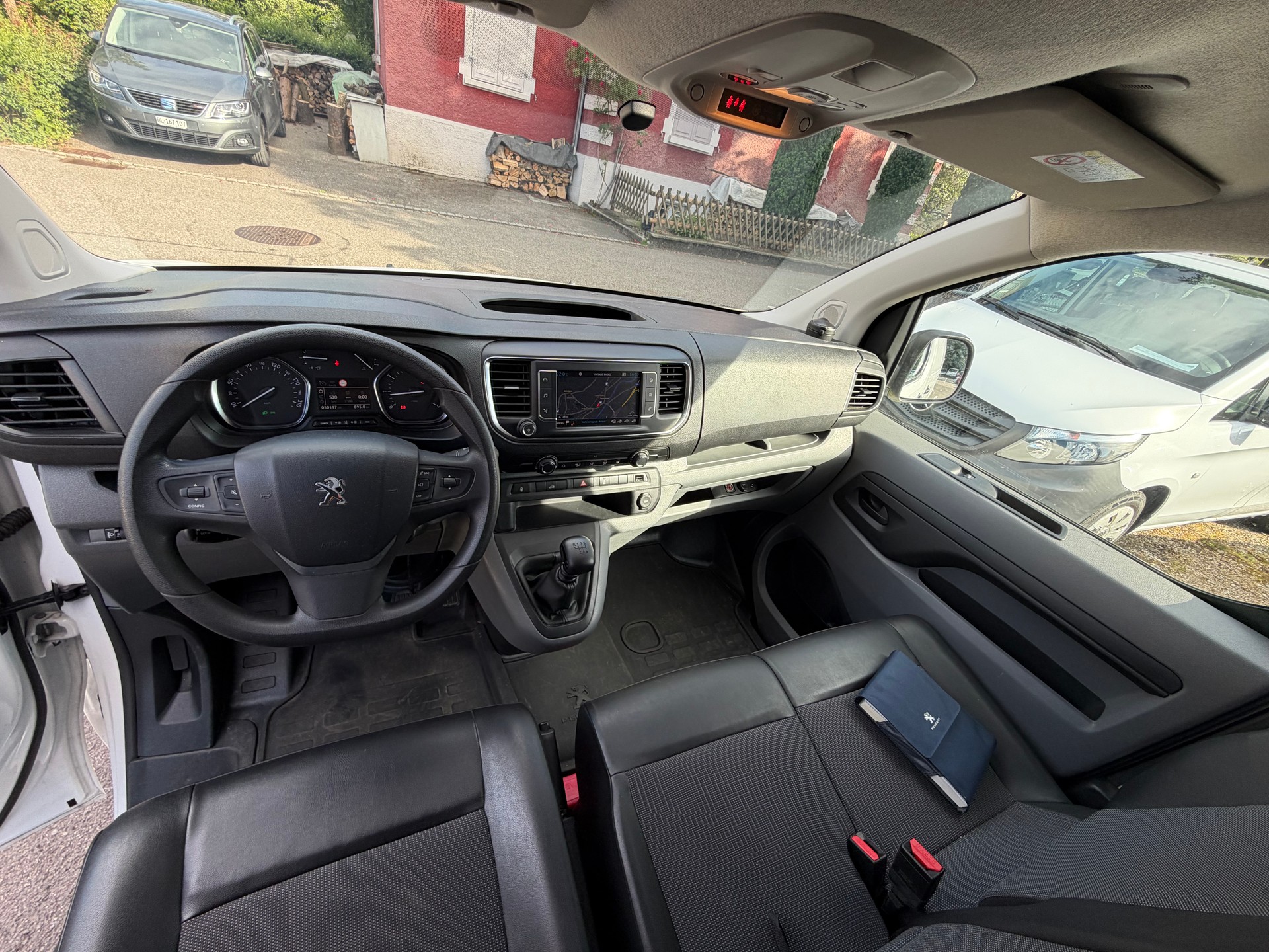 PEUGEOT Expert 2.0 BlueHDi 120 S&S Allure Standard-image-6