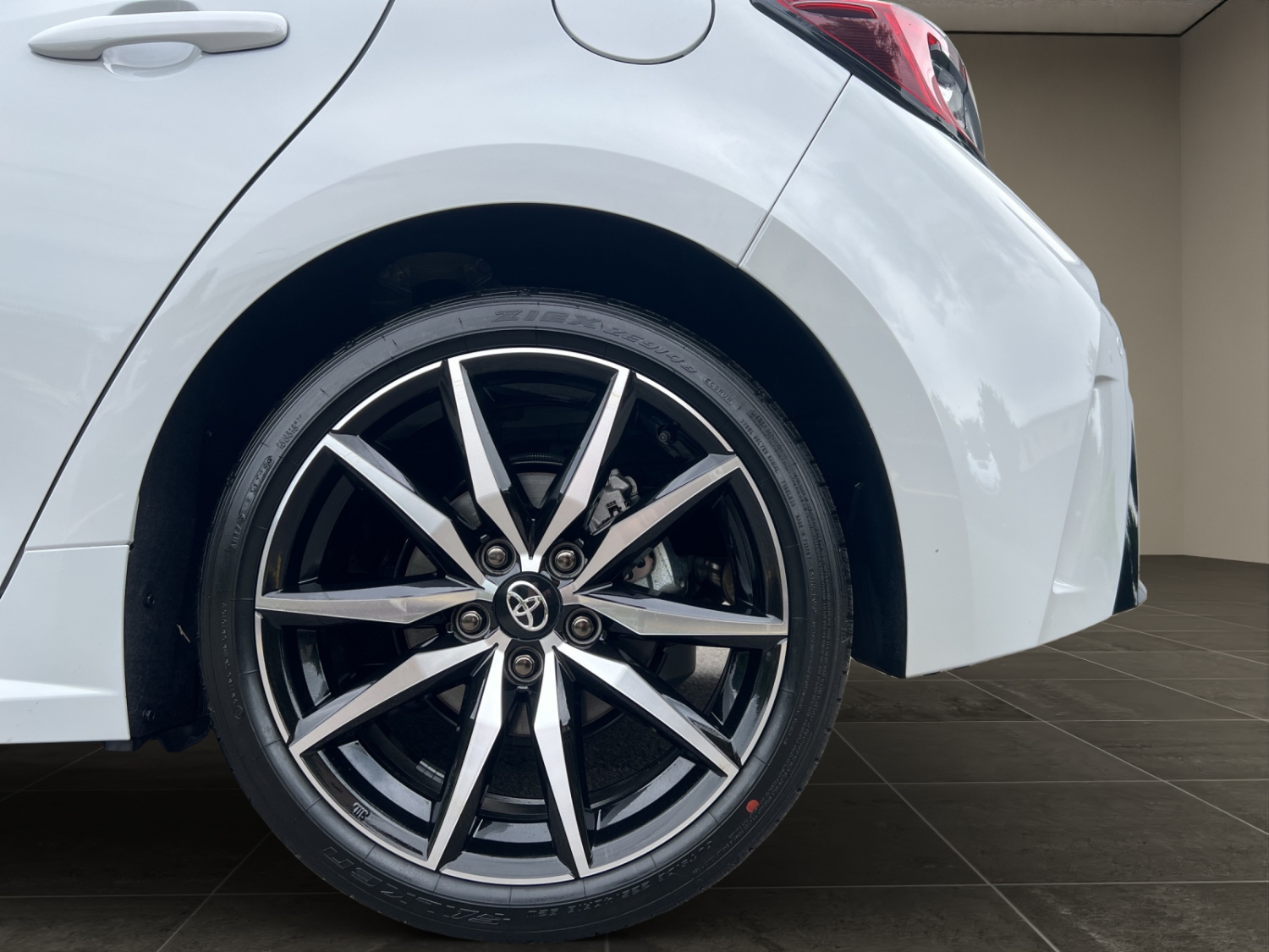 TOYOTA Corolla 2.0 HSD GR Sport-image-24