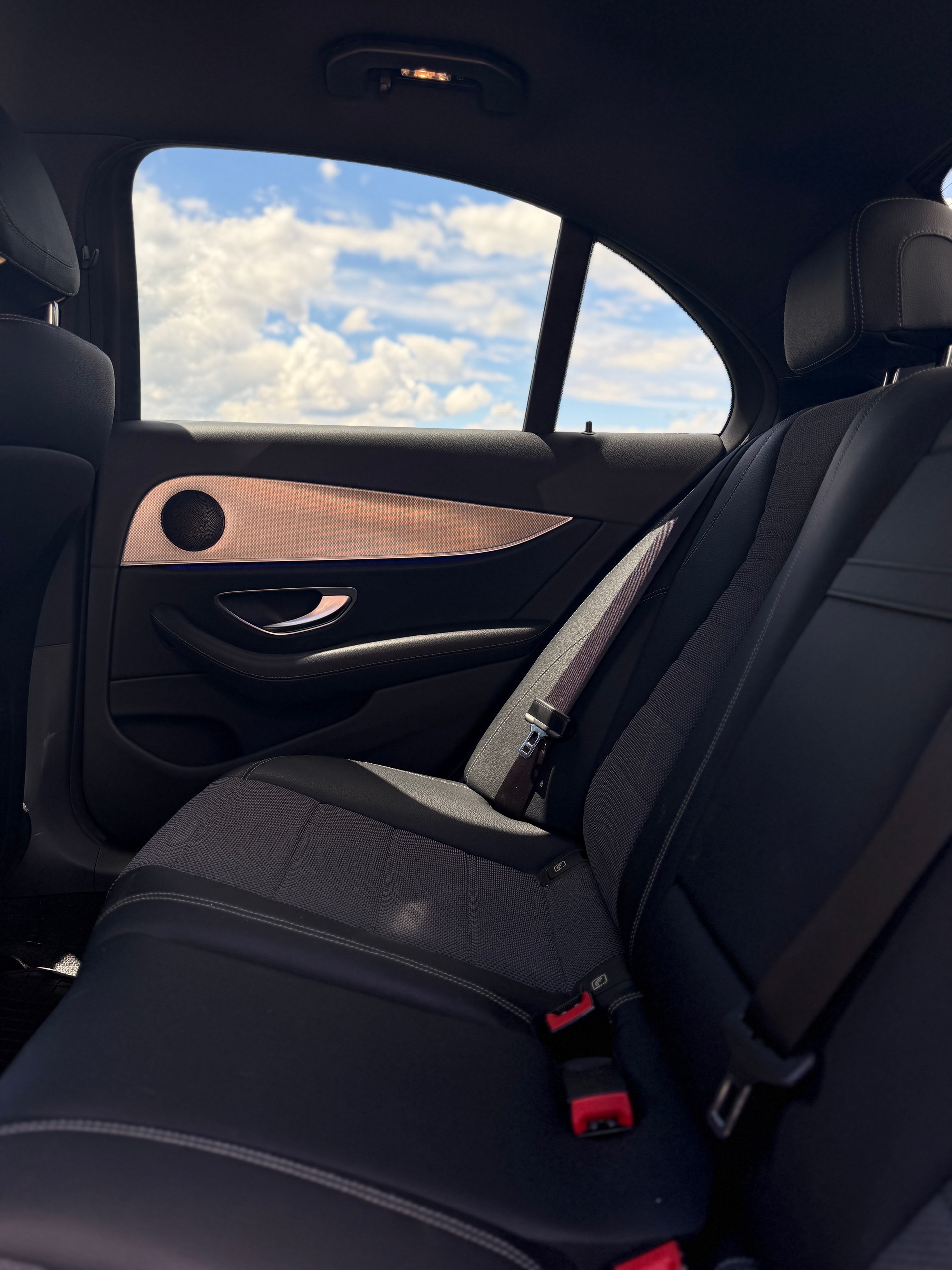 MERCEDES-BENZ E 200 Avantgarde 9G-Tronic-image-19