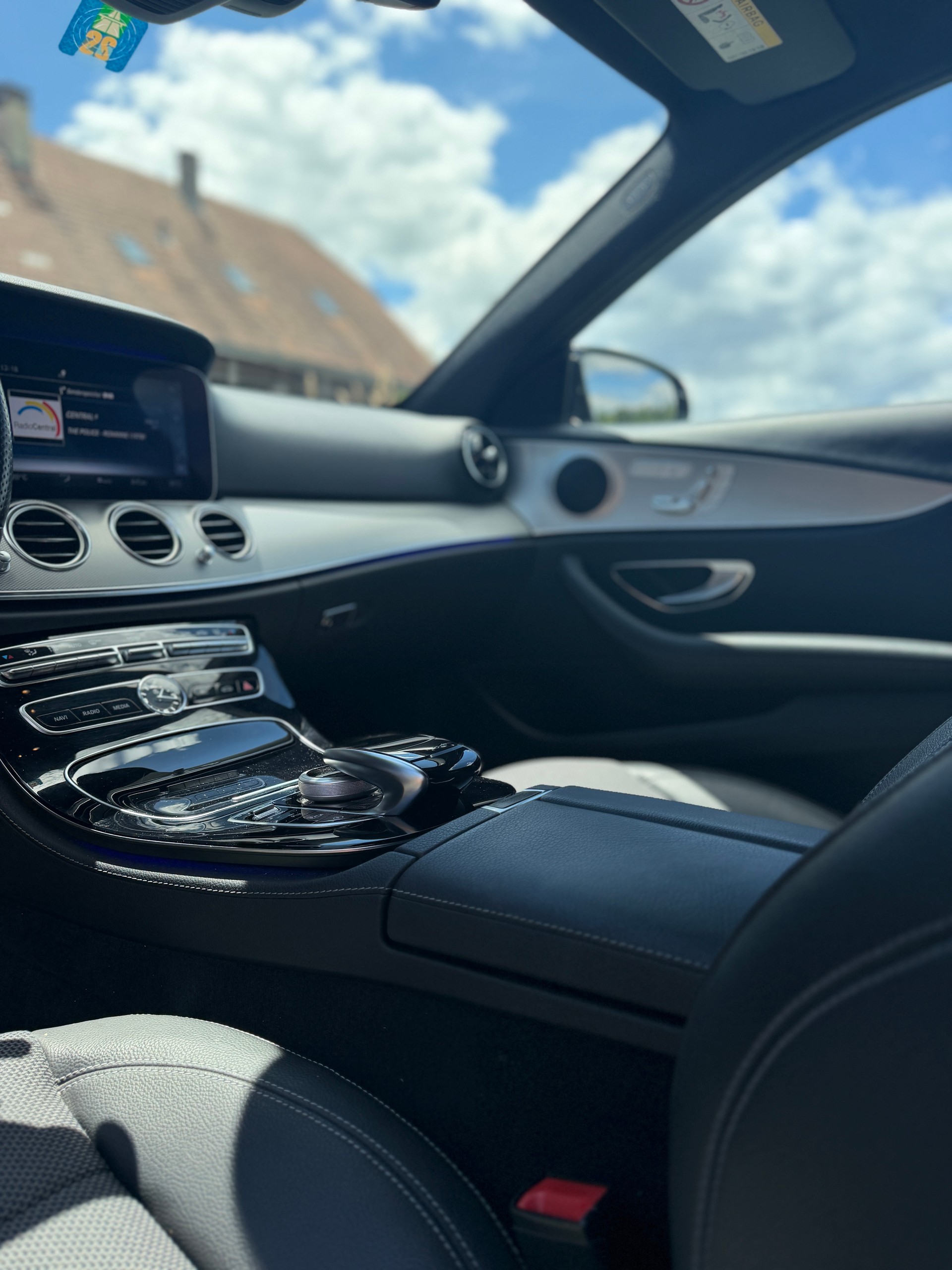 MERCEDES-BENZ E 200 Avantgarde 9G-Tronic-image-24