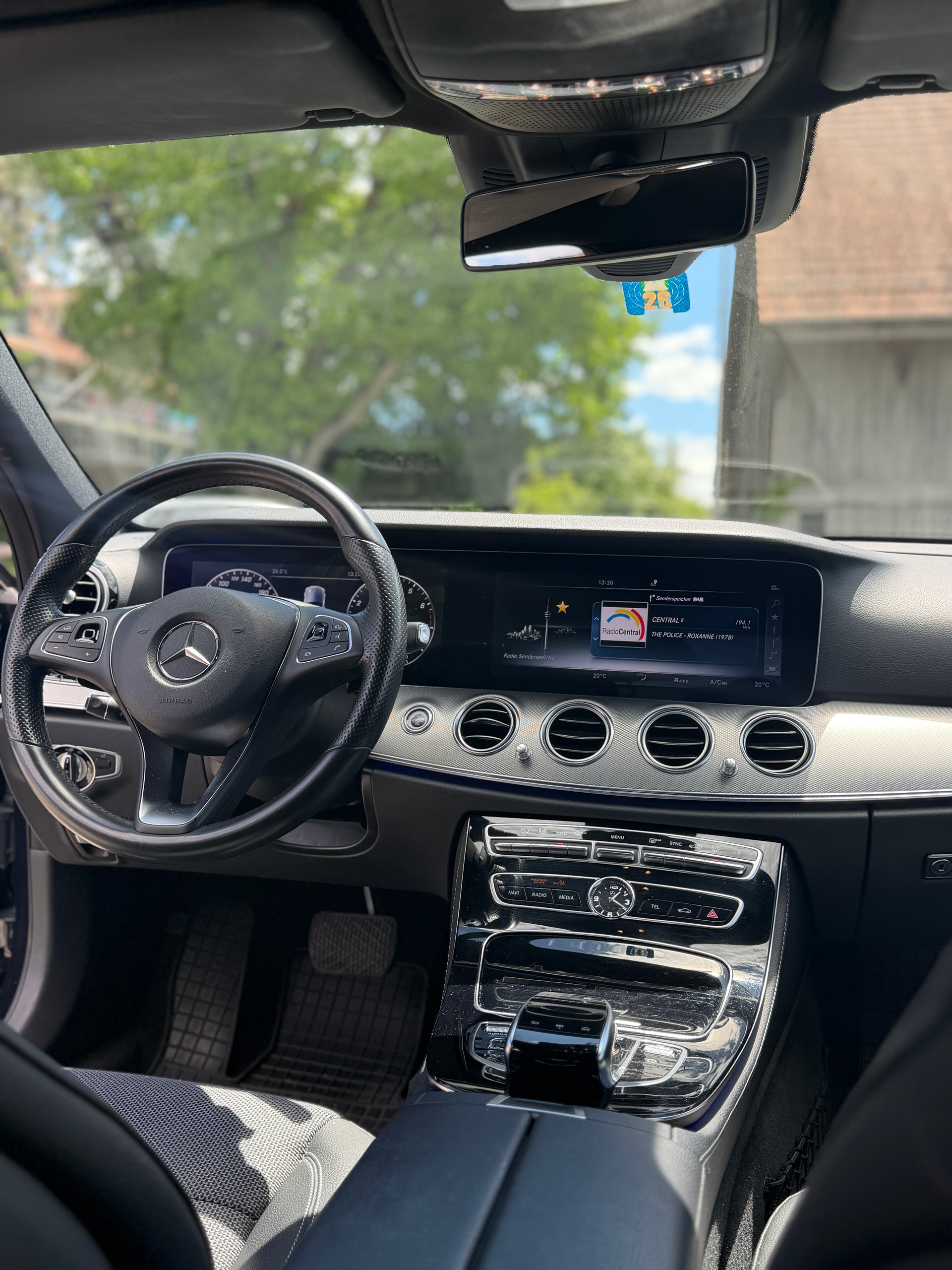 MERCEDES-BENZ E 200 Avantgarde 9G-Tronic-image-23