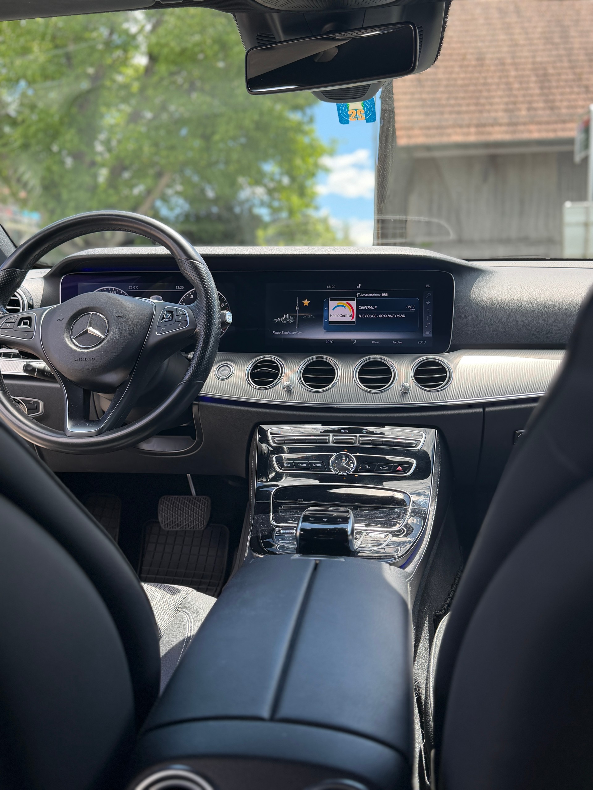 MERCEDES-BENZ E 200 Avantgarde 9G-Tronic-image-2