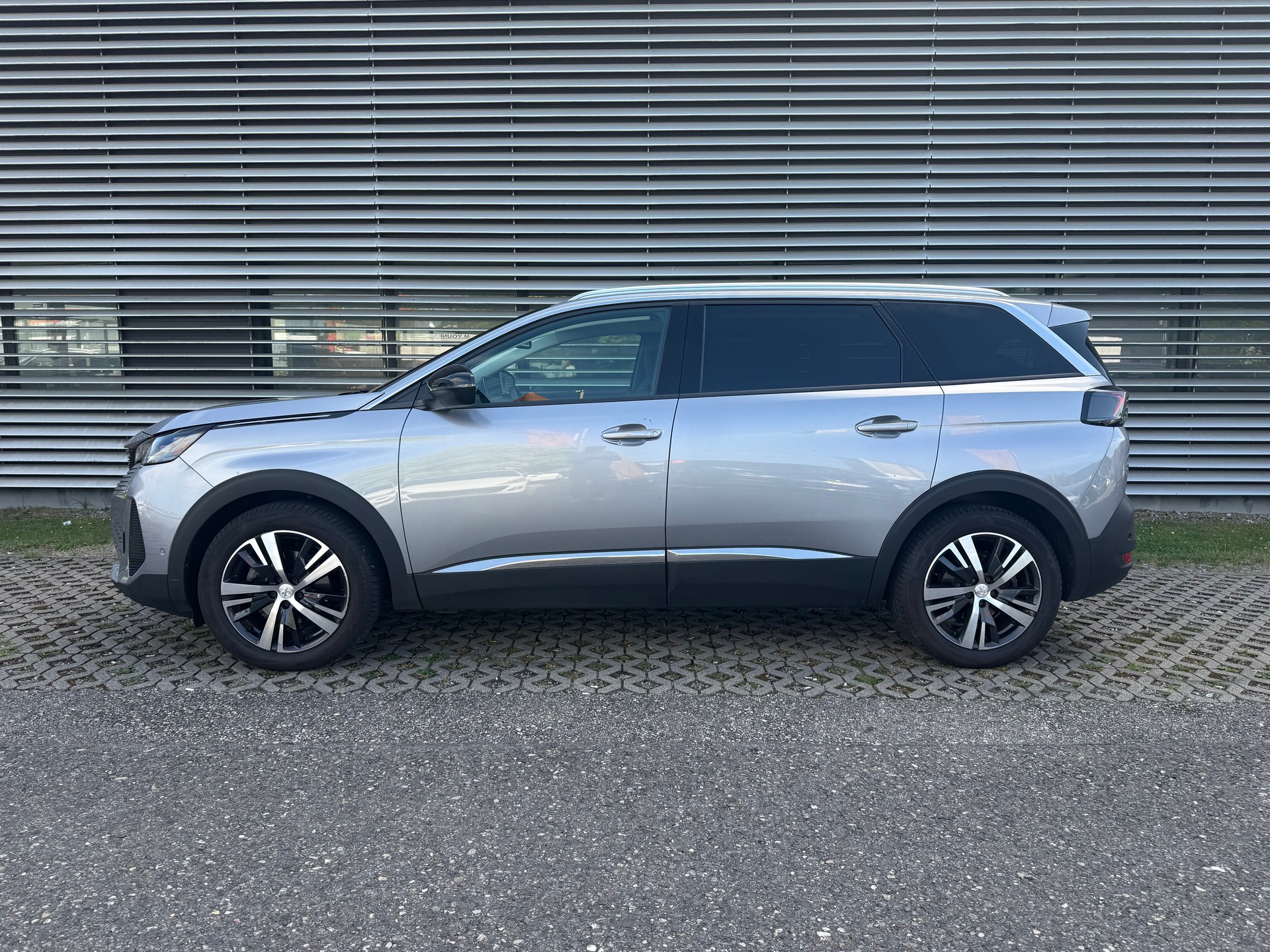 PEUGEOT 5008 1.5 BlueHDi GT Pack EAT8-image-1