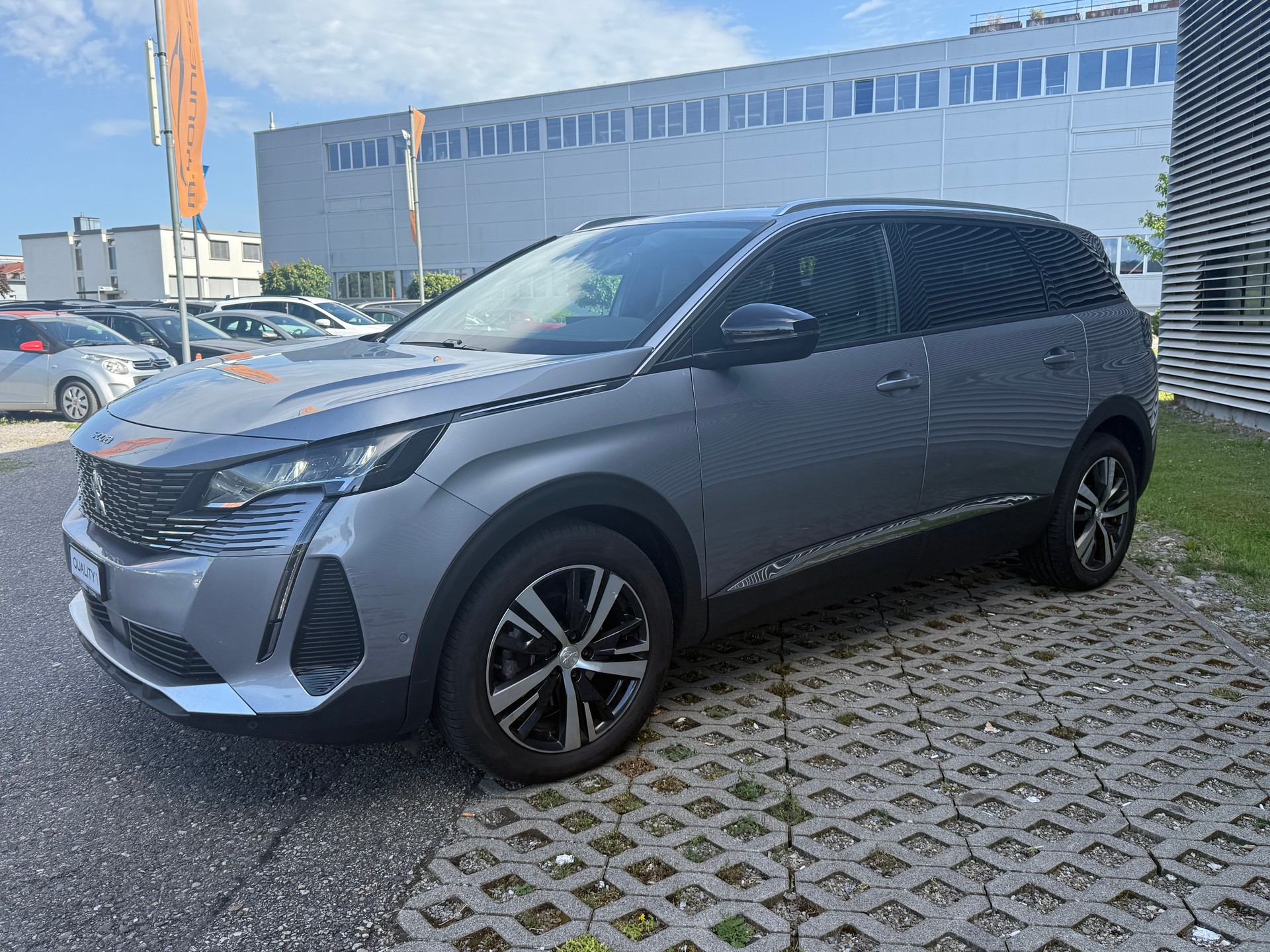 PEUGEOT 5008 1.5 BlueHDi GT Pack EAT8-image-4
