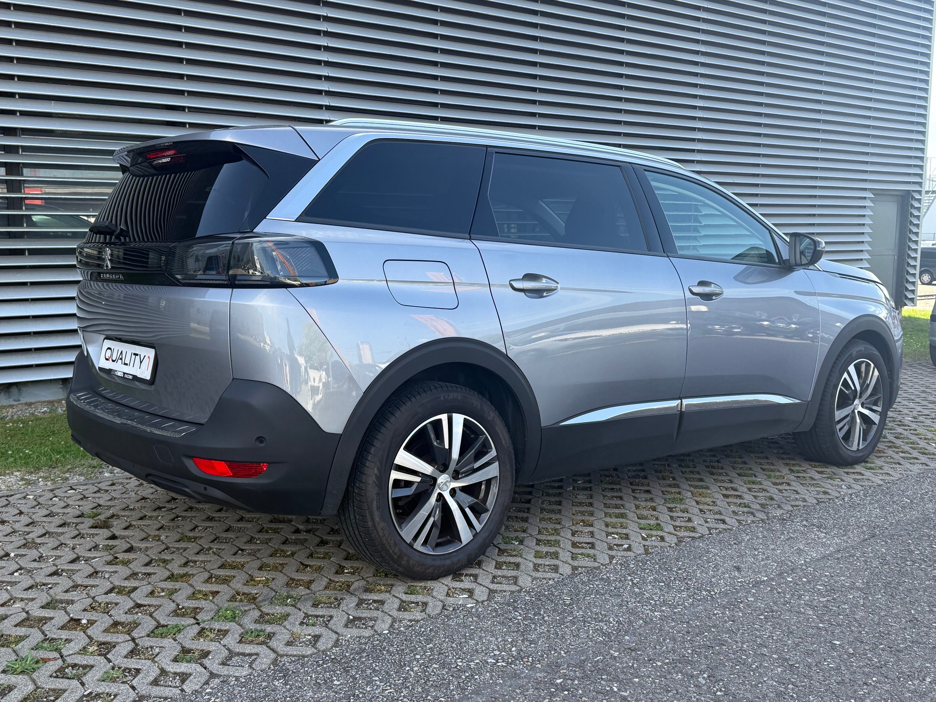 PEUGEOT 5008 1.5 BlueHDi GT Pack EAT8-image-12