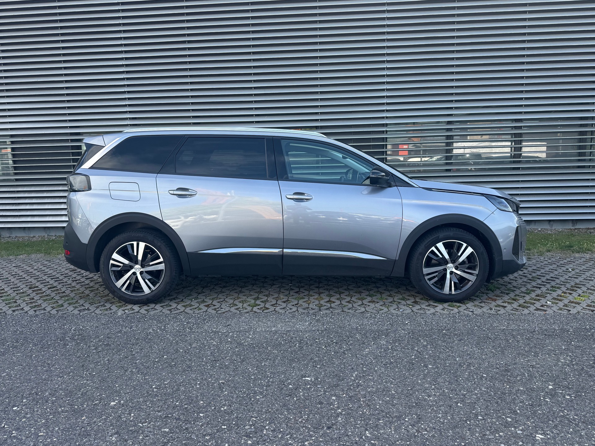 PEUGEOT 5008 1.5 BlueHDi GT Pack EAT8-image-10