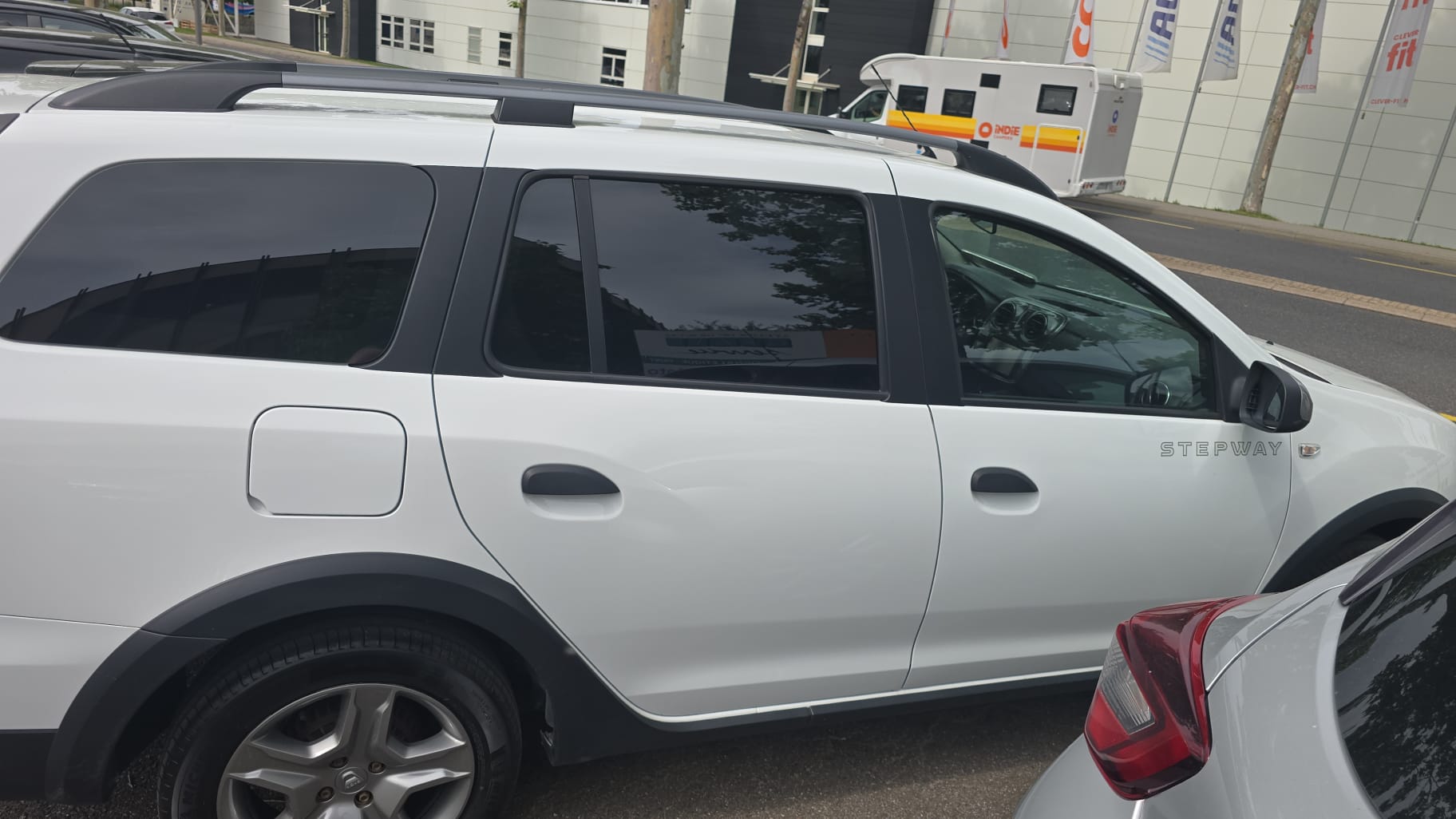 DACIA Logan MCV 0.9 Stepway Automatic Navi / 8 X / AUTOMAT / CH / full DACIA SERVICE-image-12