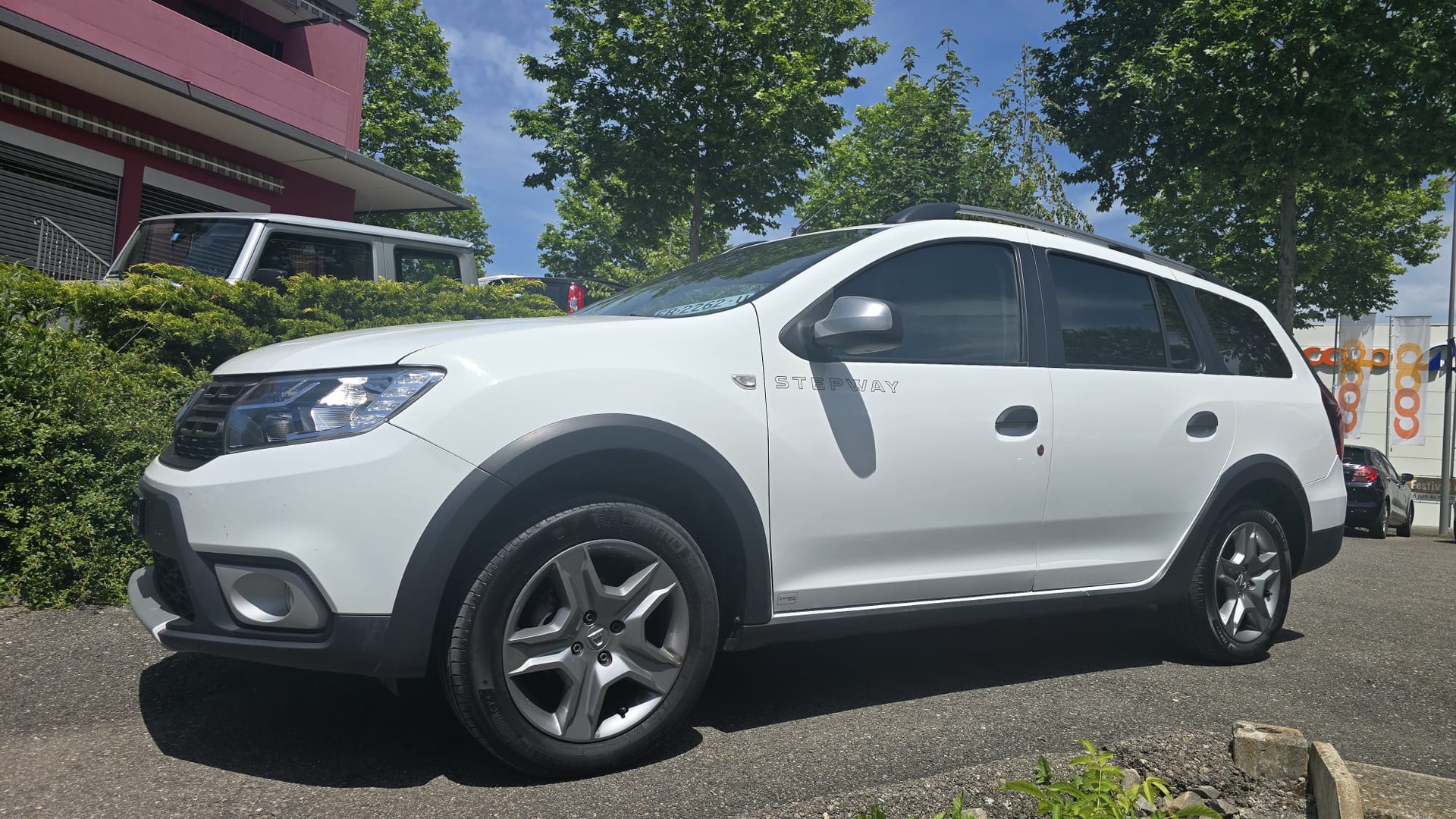 DACIA Logan MCV 0.9 Stepway Automatic Navi / 8 X / AUTOMAT / CH / full DACIA SERVICE-image-0